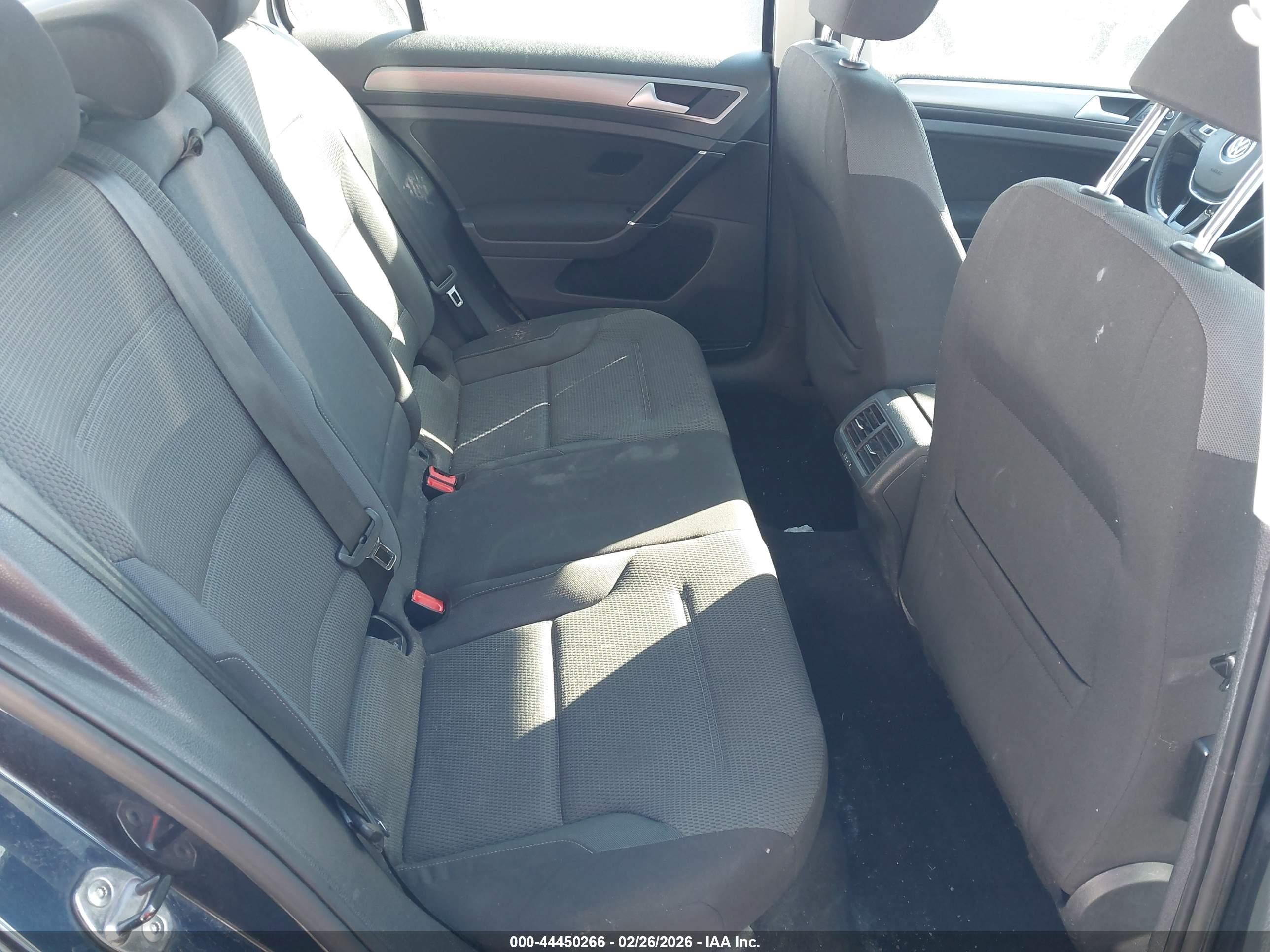 VOLKSWAGEN GOLF image 8