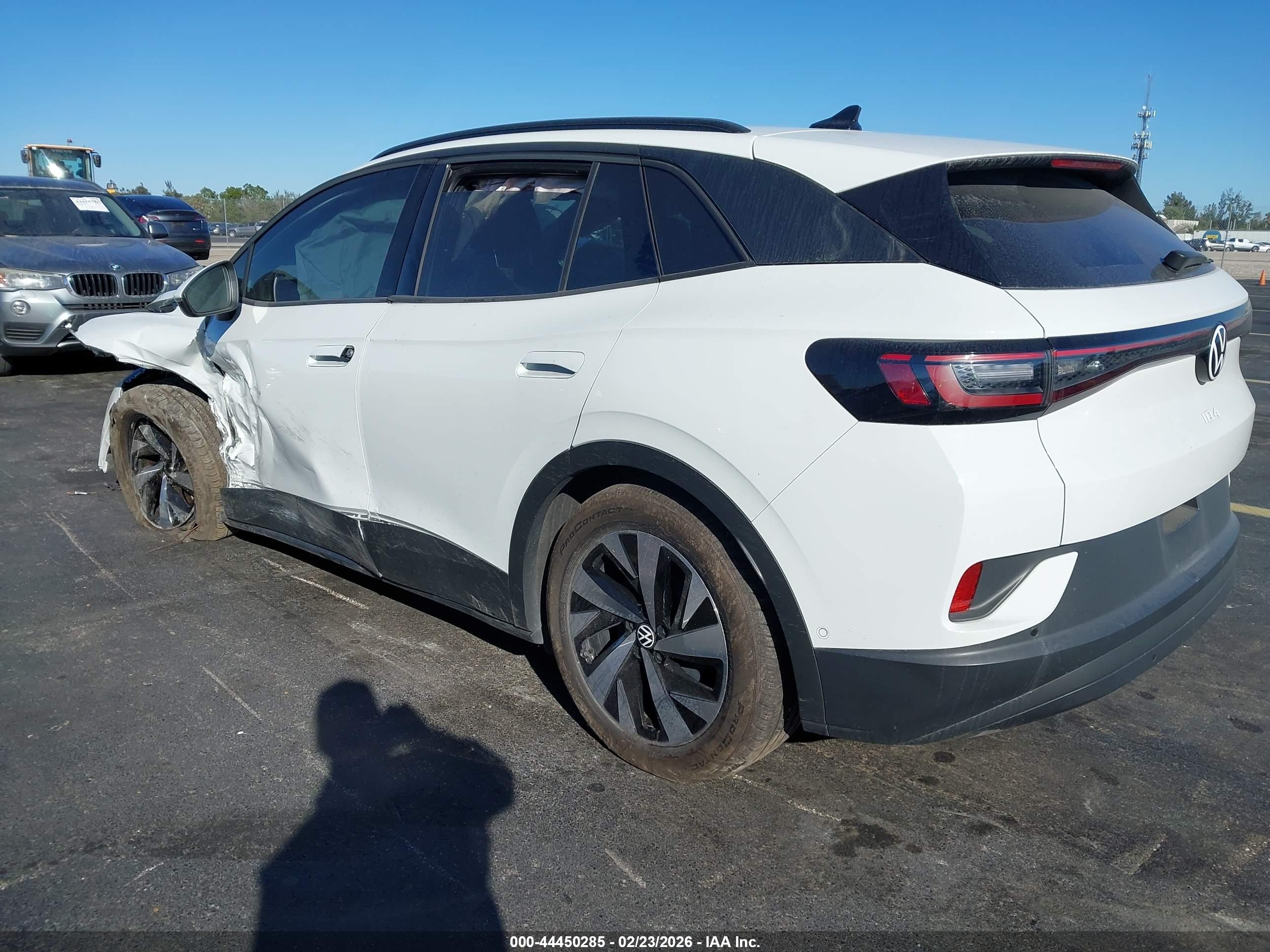 VOLKSWAGEN ID.4 image 3