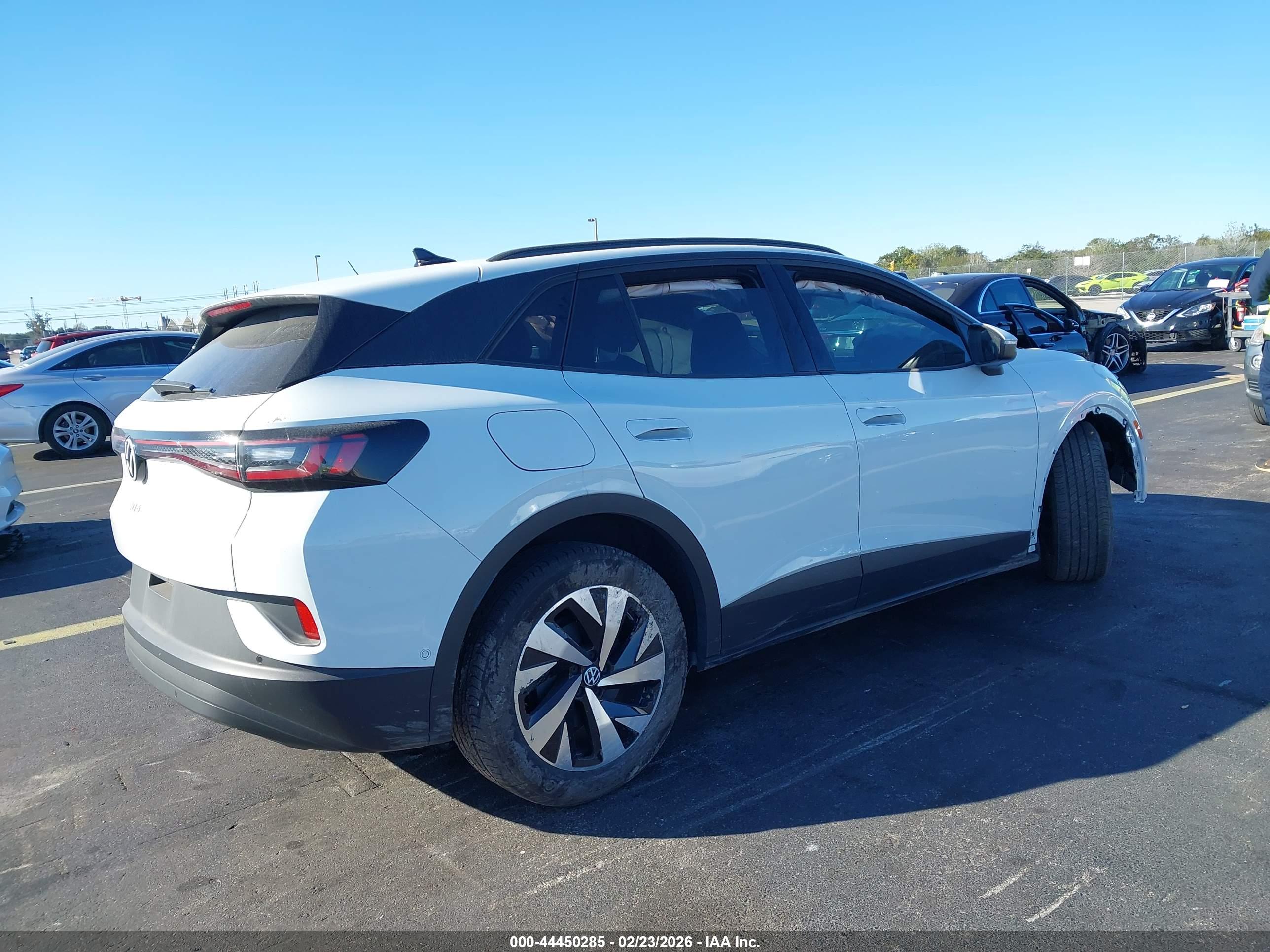 VOLKSWAGEN ID.4 image 4