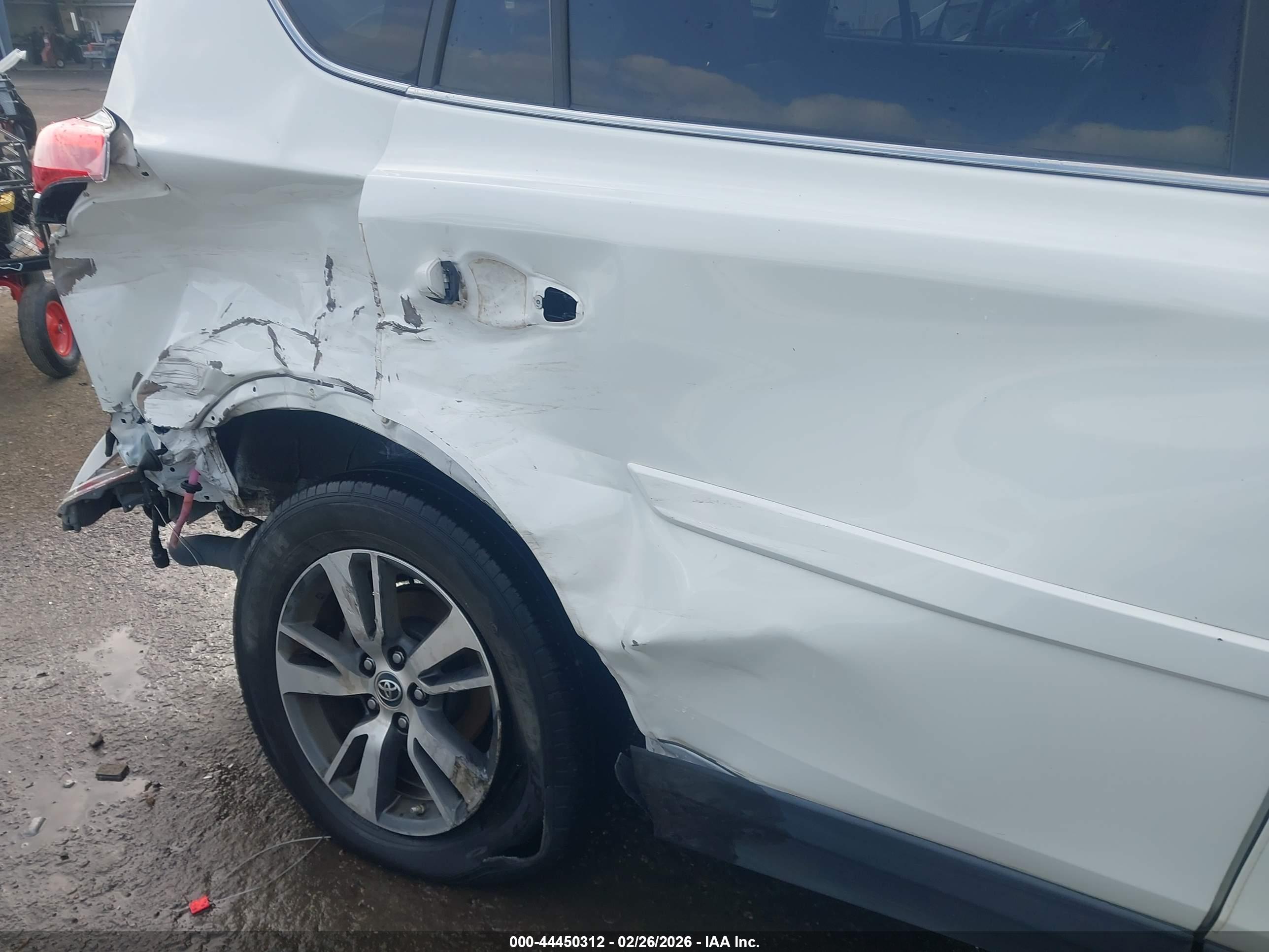 TOYOTA RAV4 image 6