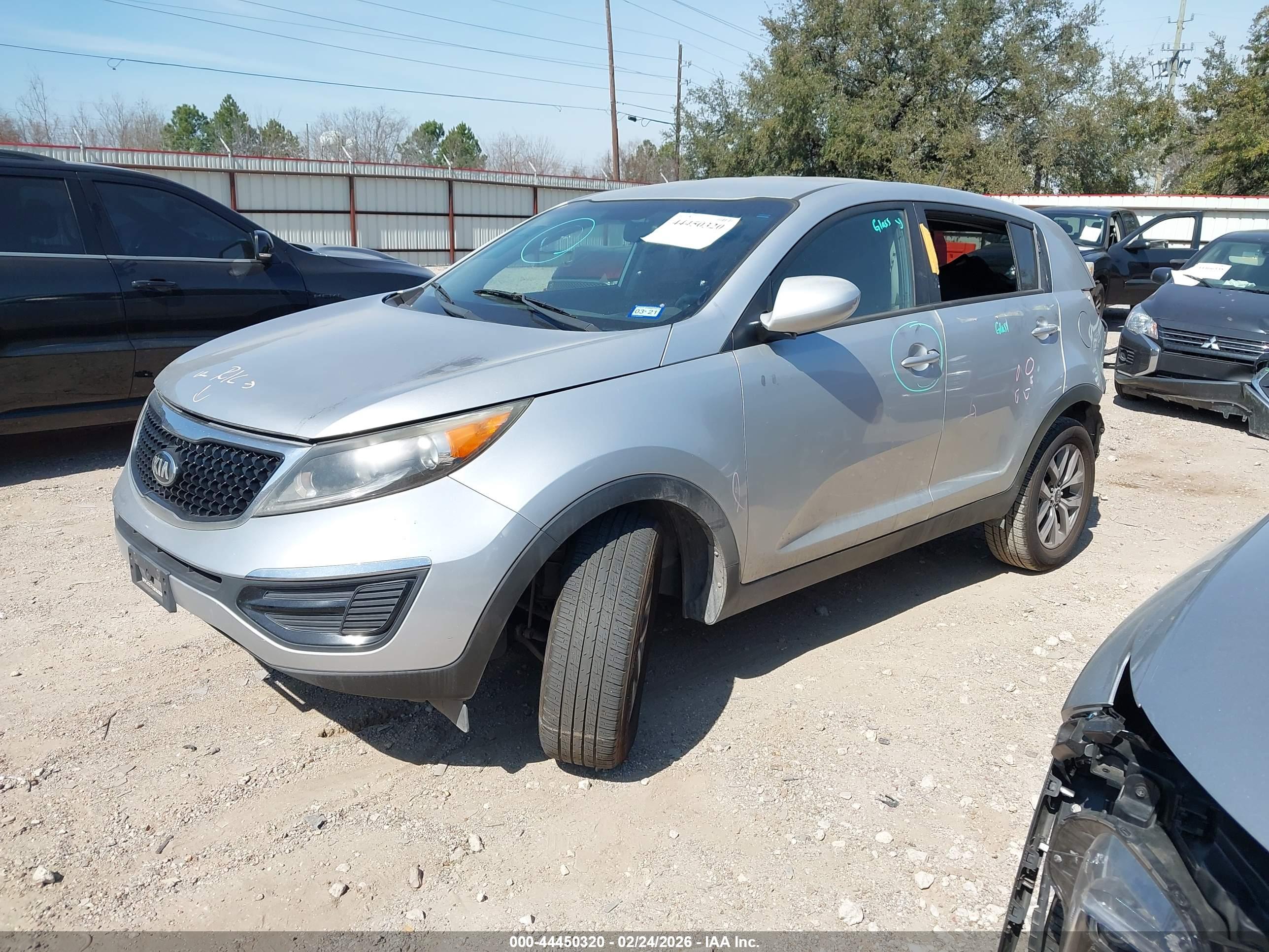 KIA SPORTAGE image 2