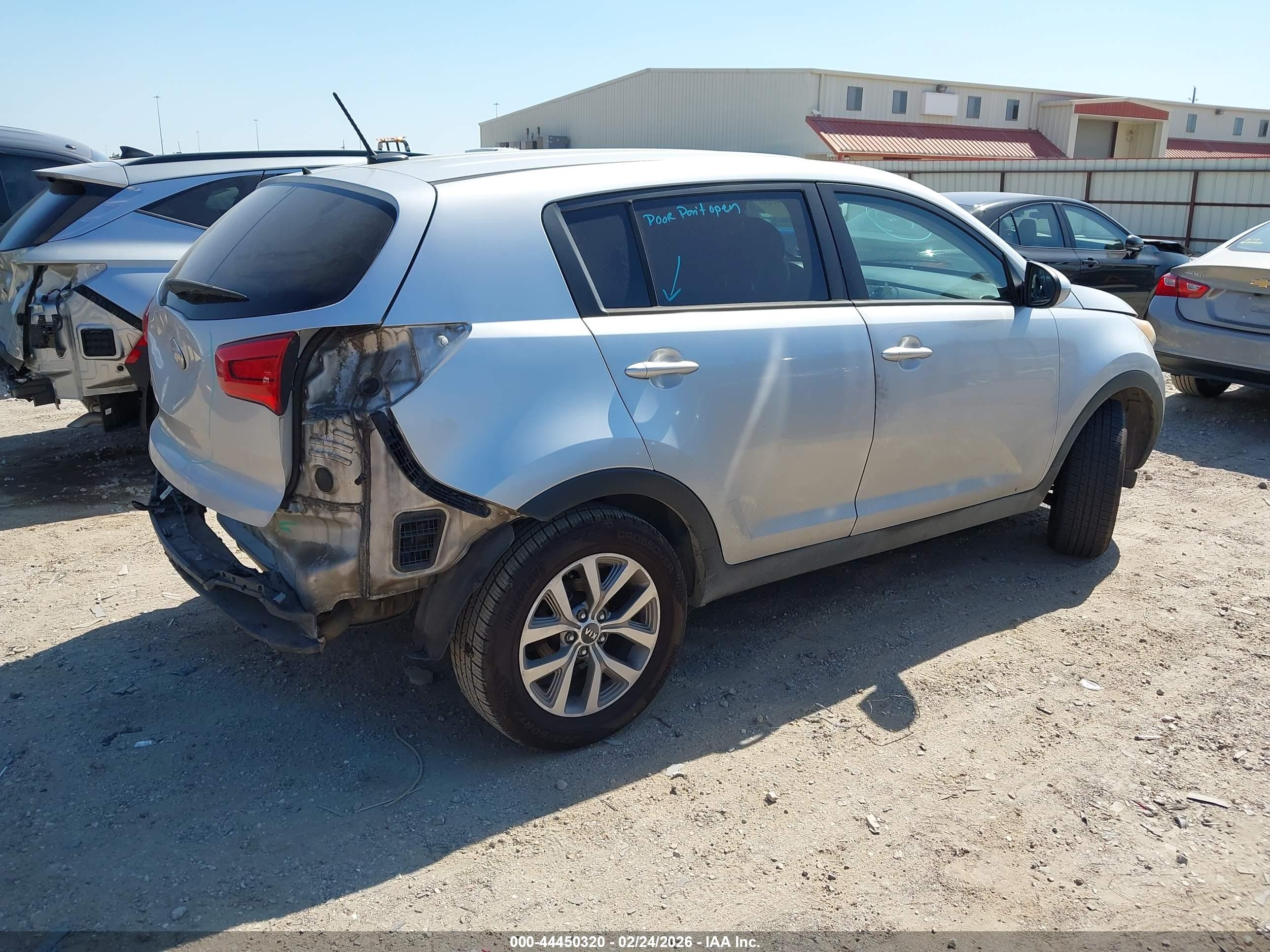 KIA SPORTAGE image 4