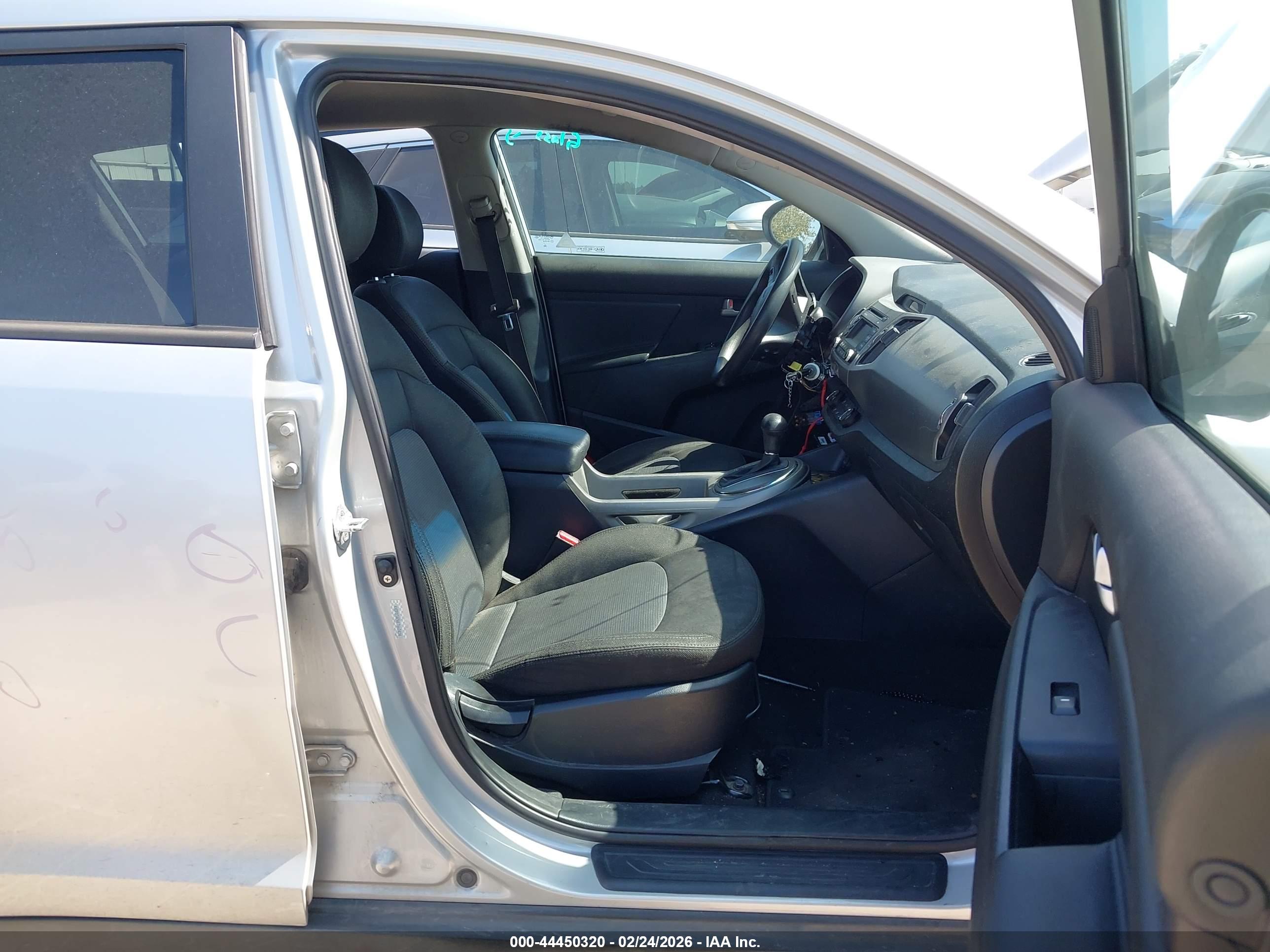 KIA SPORTAGE image 5