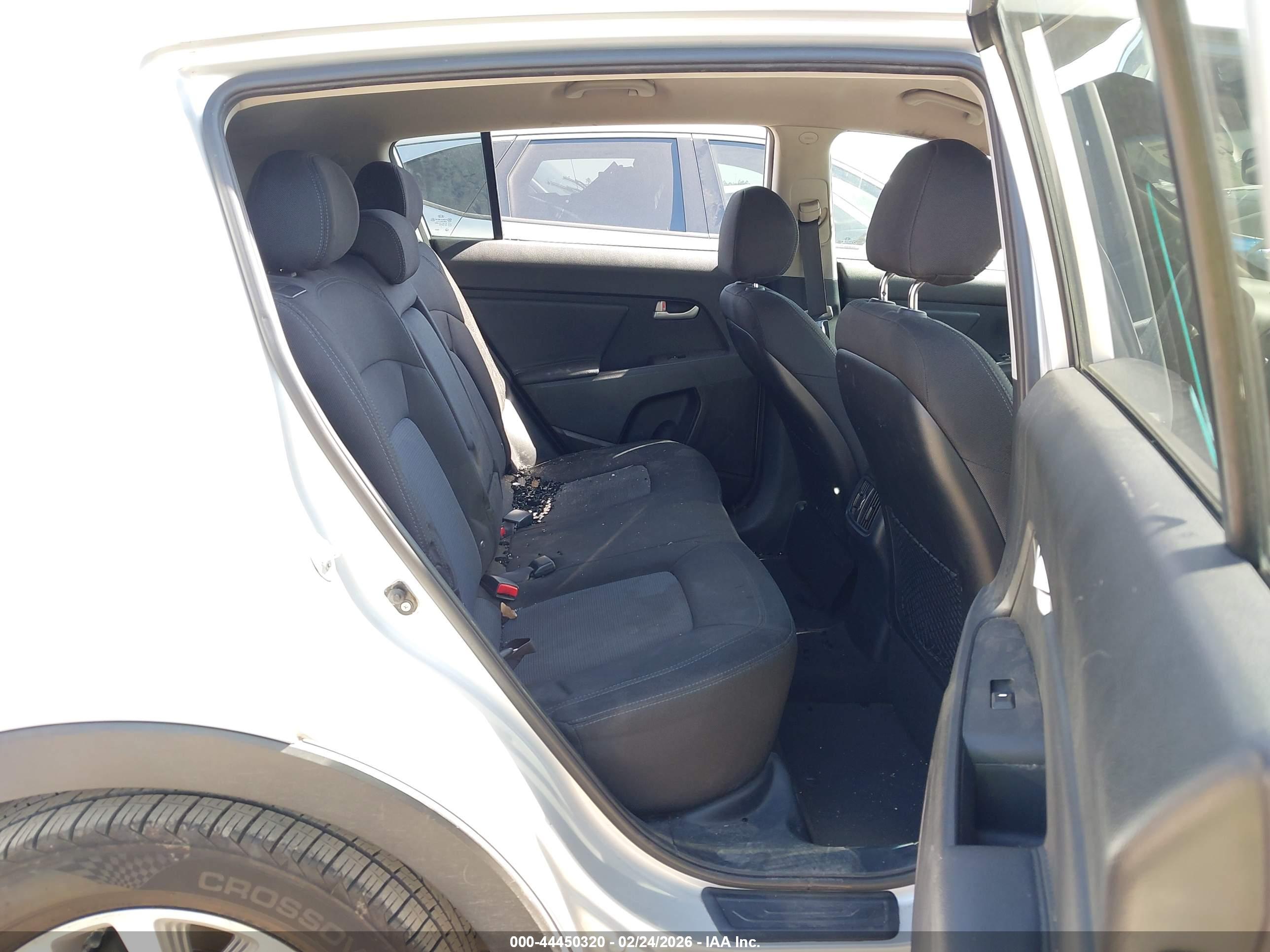 KIA SPORTAGE image 8