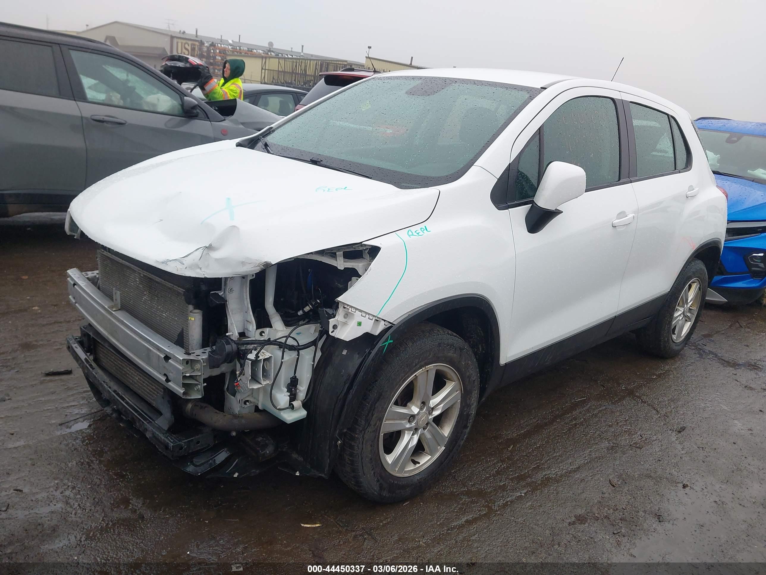 CHEVROLET TRAX image 2