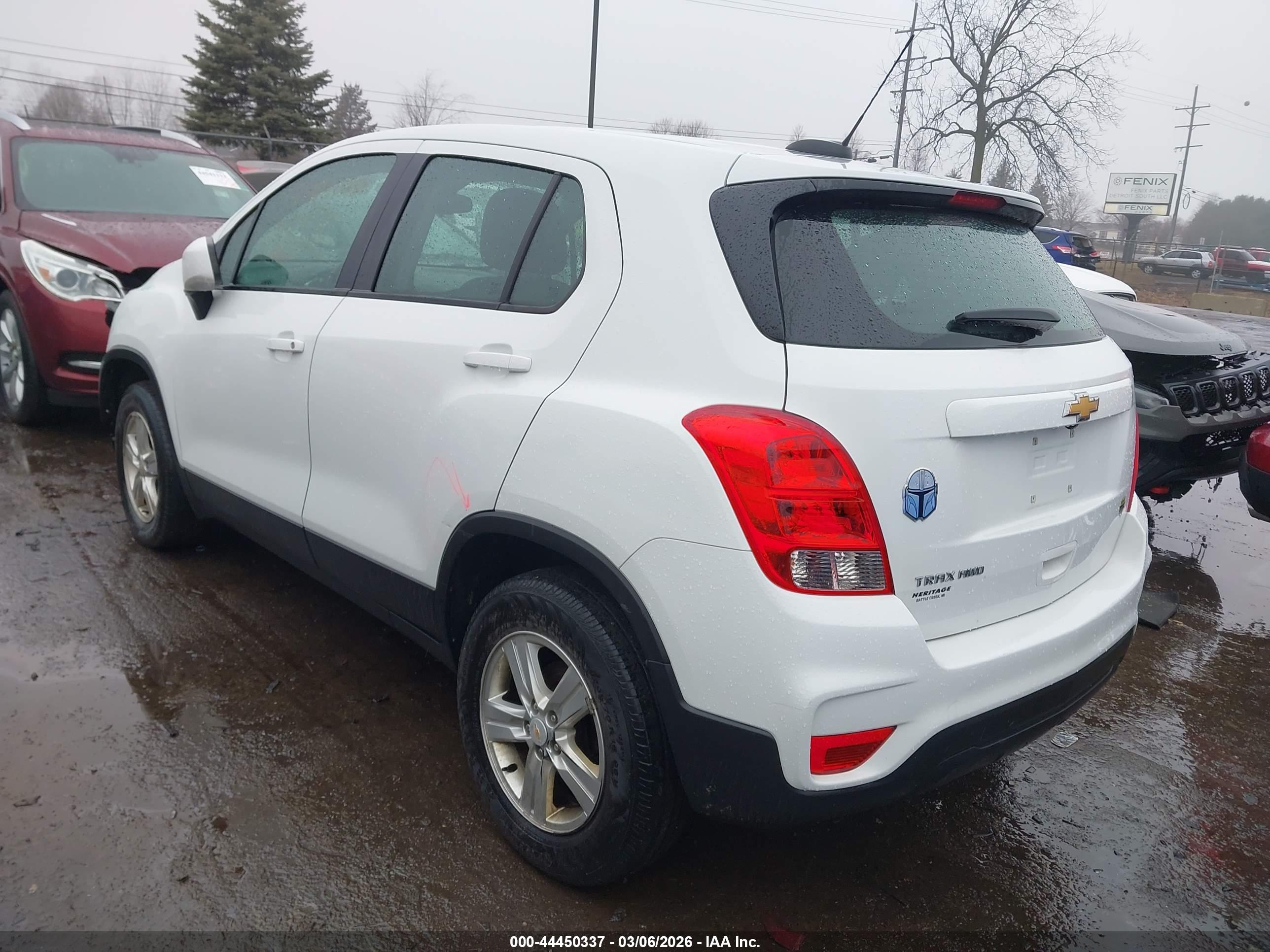CHEVROLET TRAX image 3