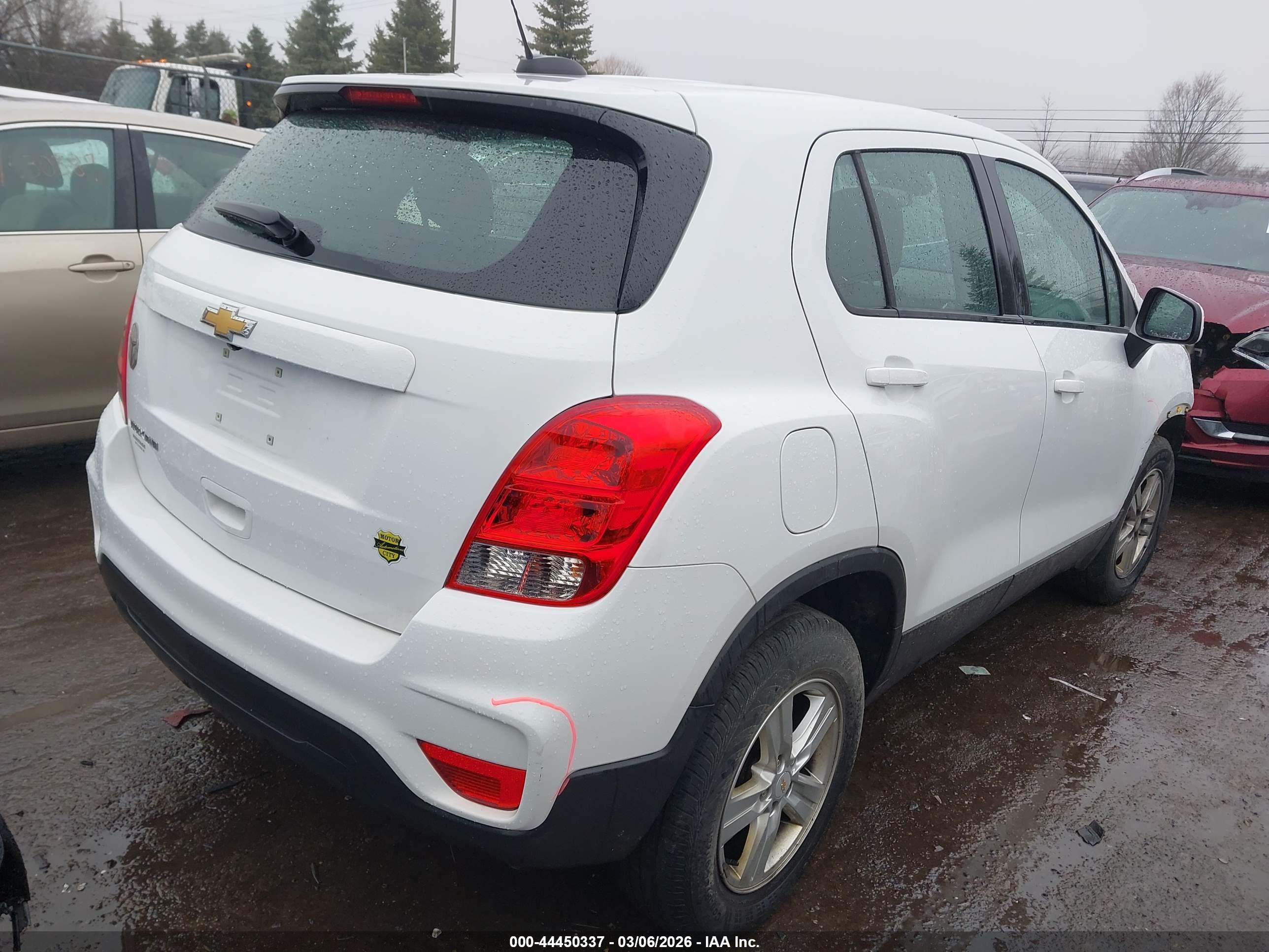 CHEVROLET TRAX image 4