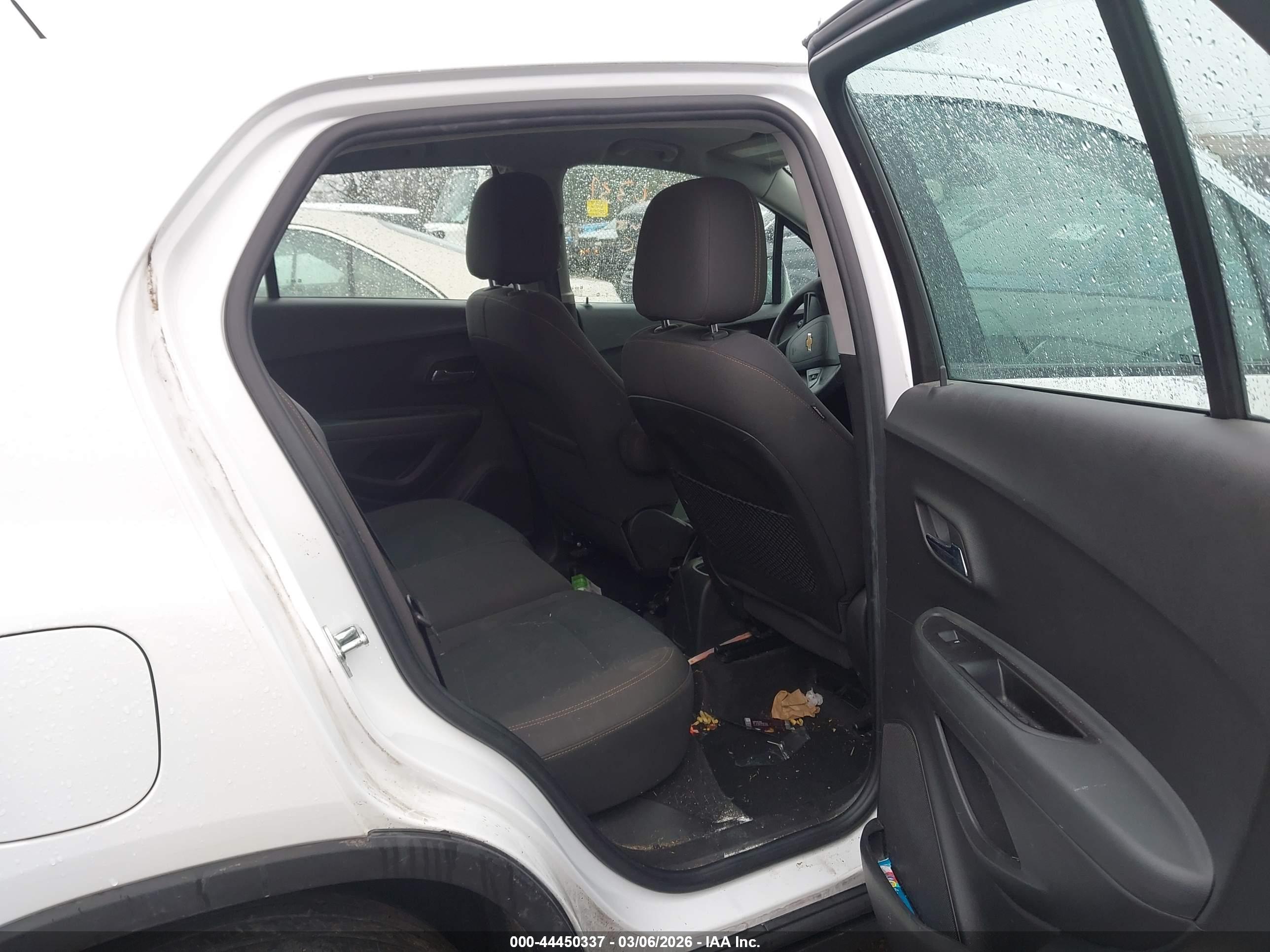CHEVROLET TRAX image 8