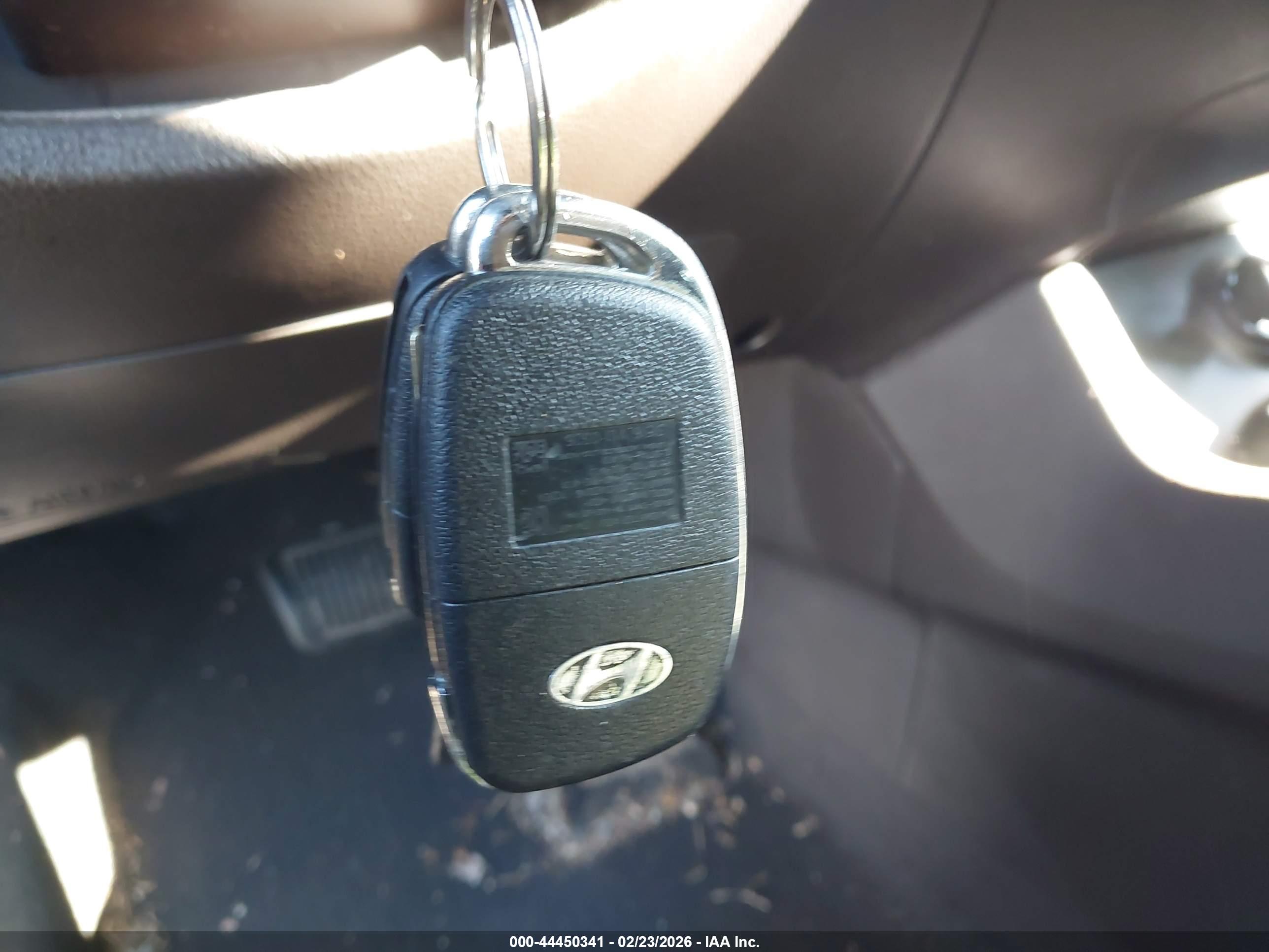 HYUNDAI SANTA image 11