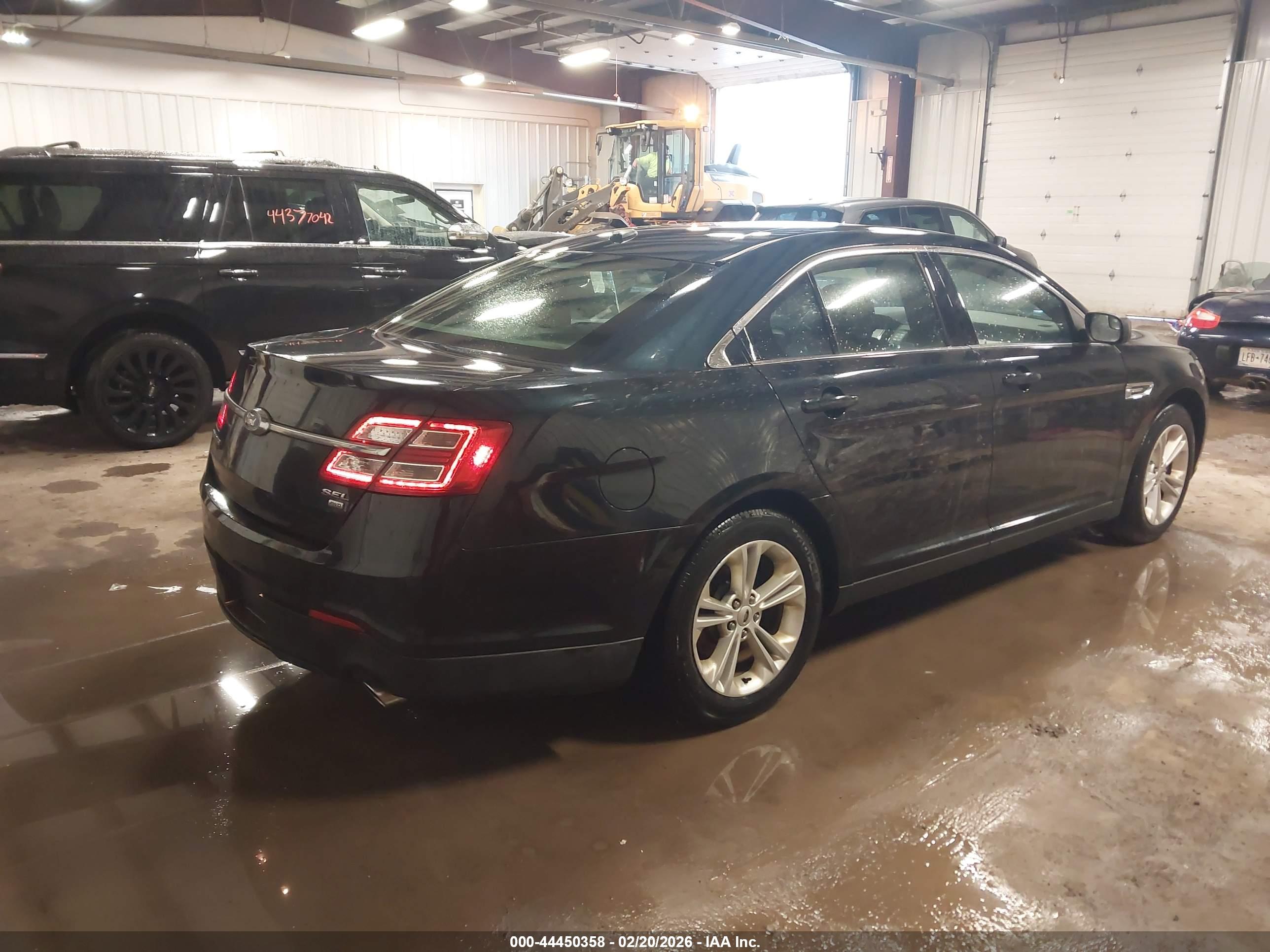 FORD TAURUS image 4
