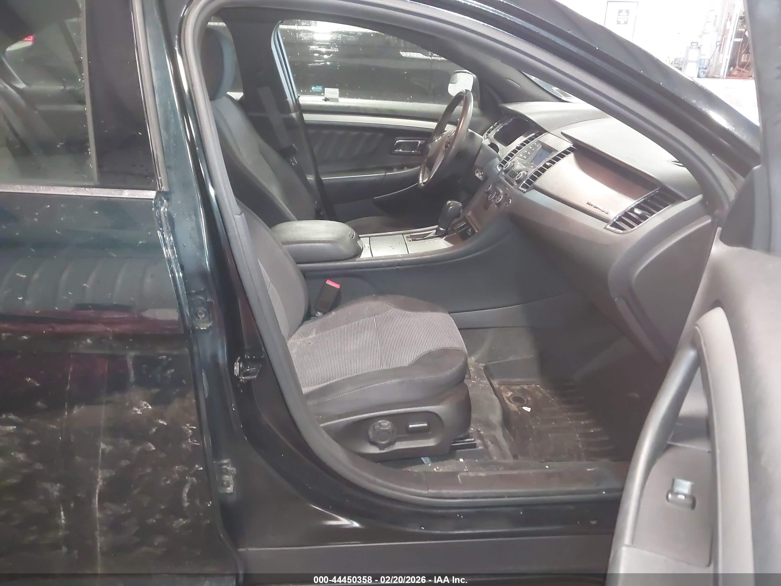 FORD TAURUS image 5