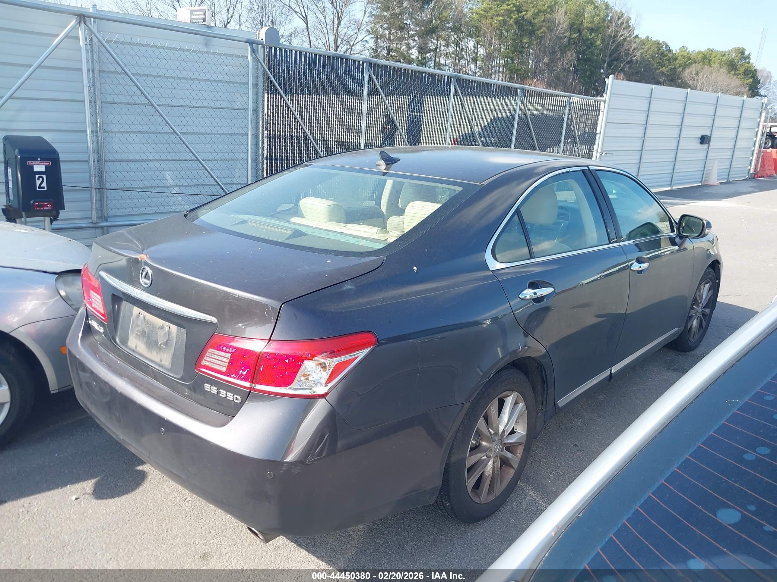 LEXUS ES image 4