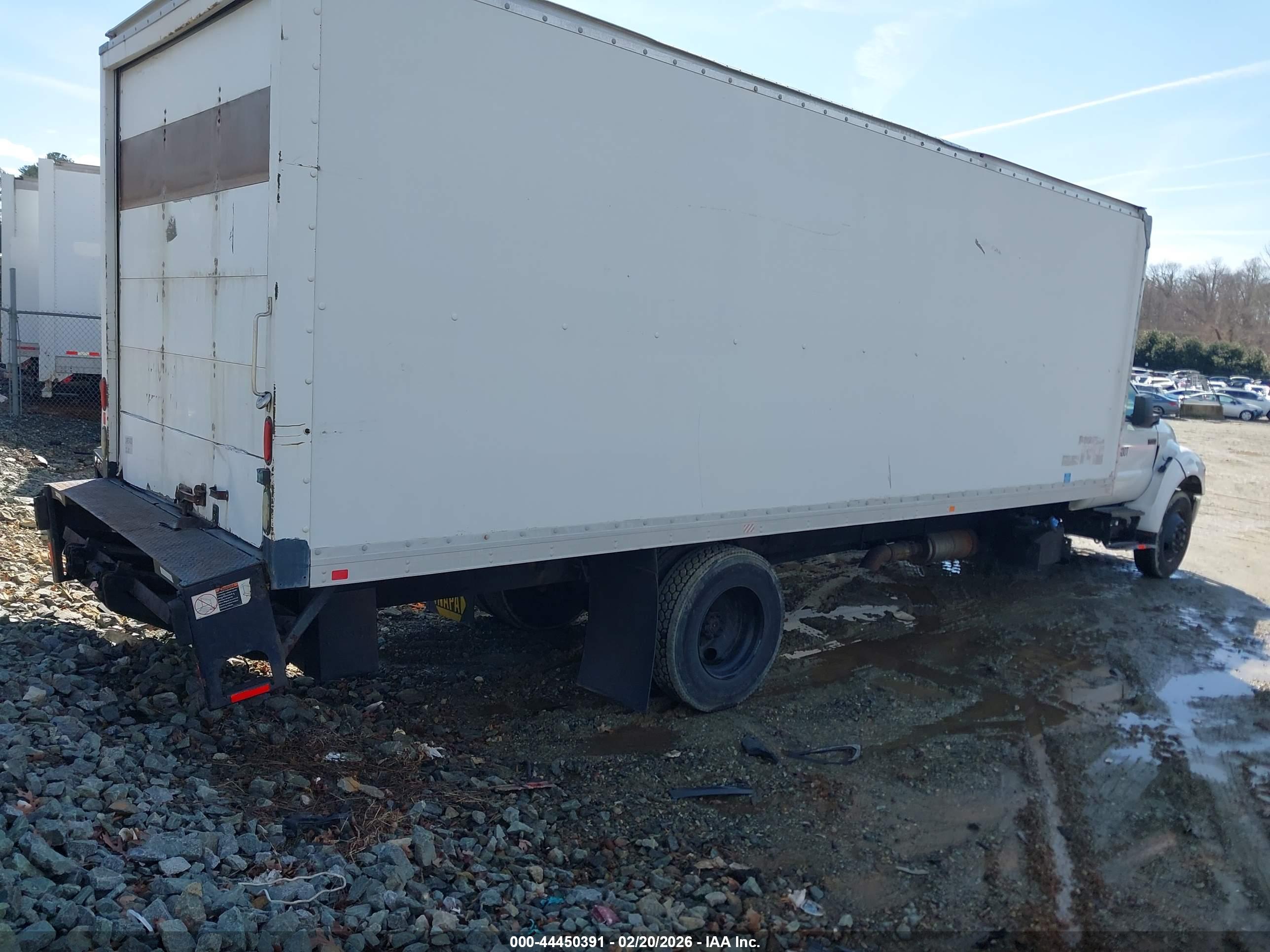 FORD F-750 image 4
