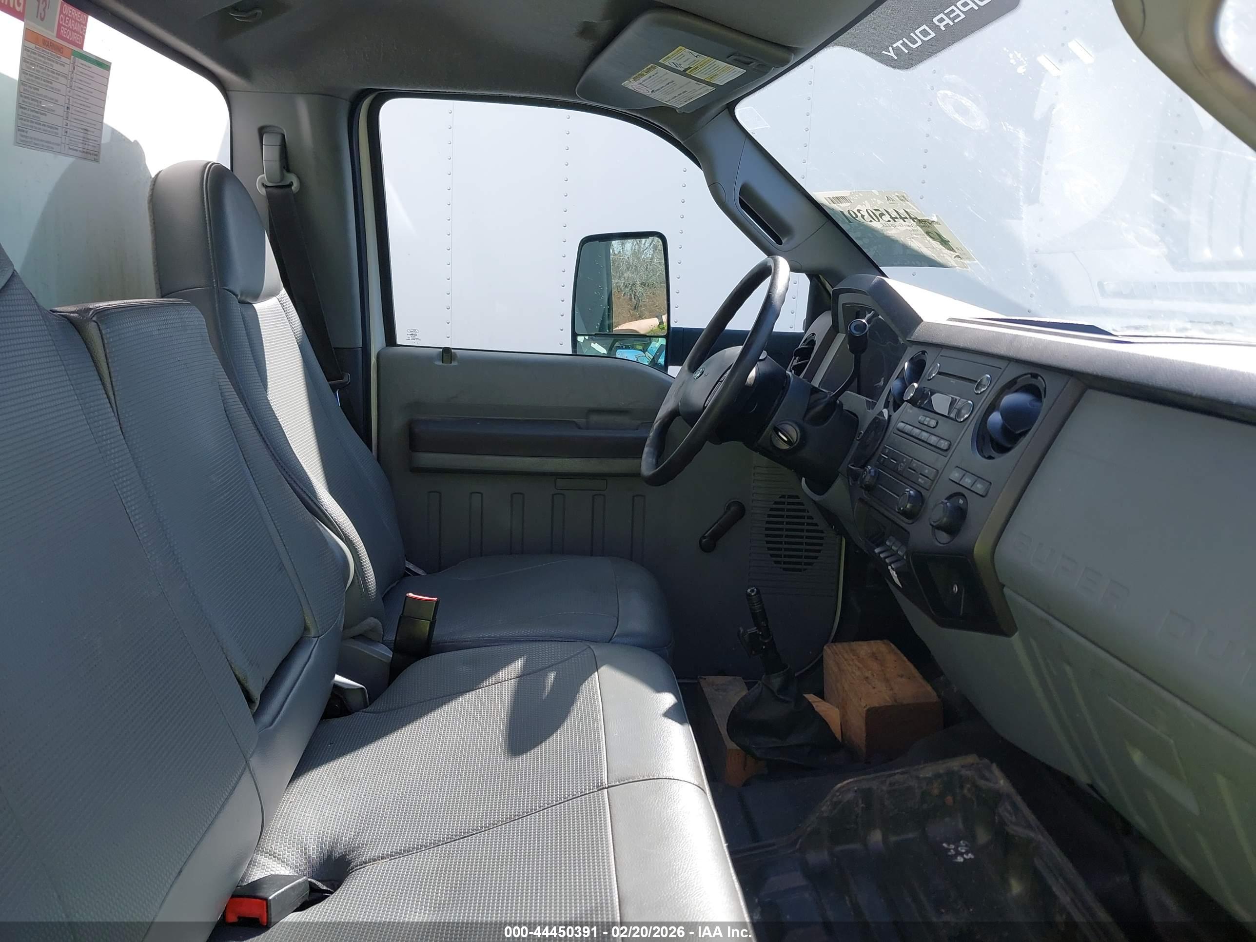 FORD F-750 image 8