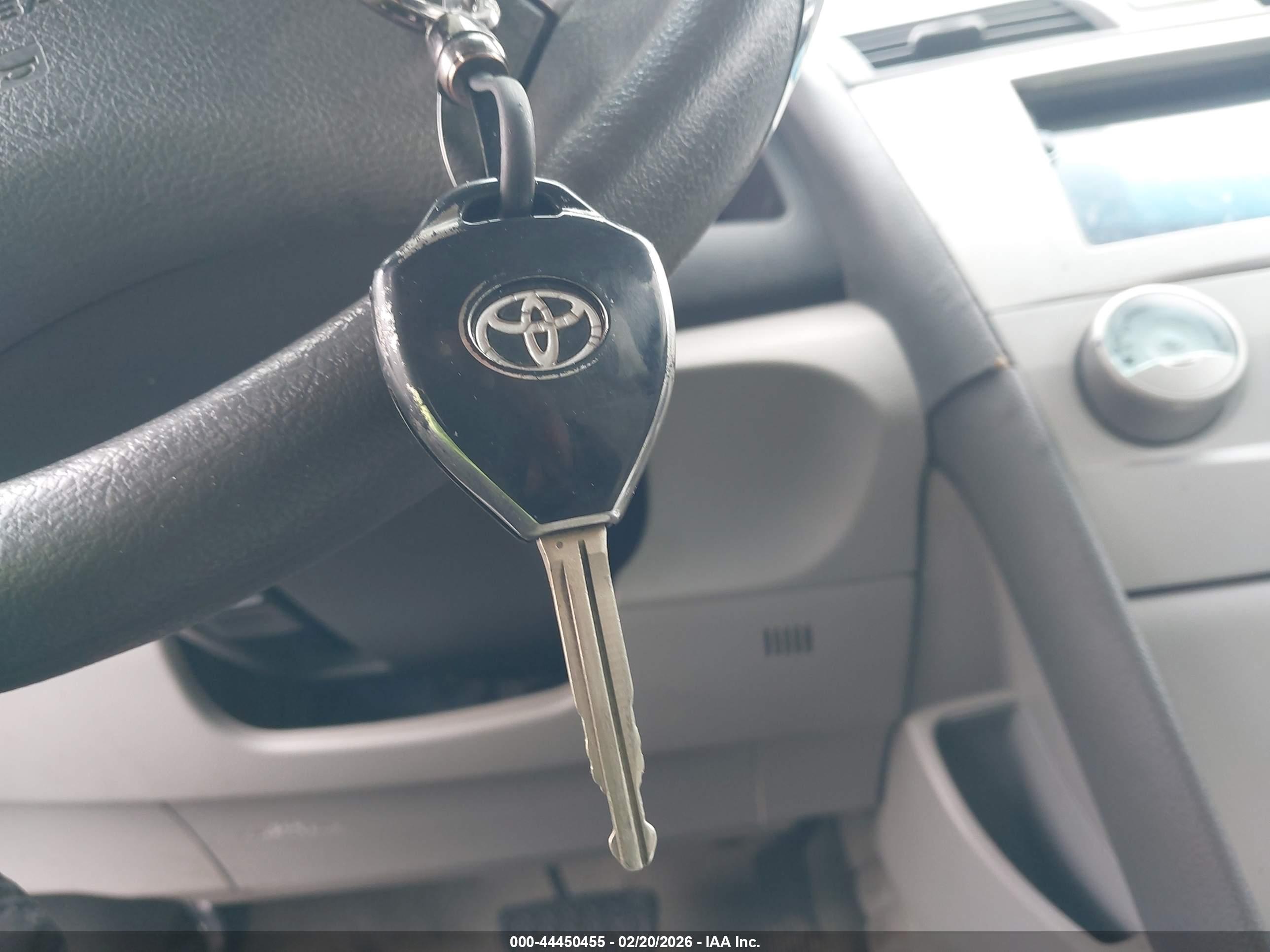 TOYOTA CAMRY image 11