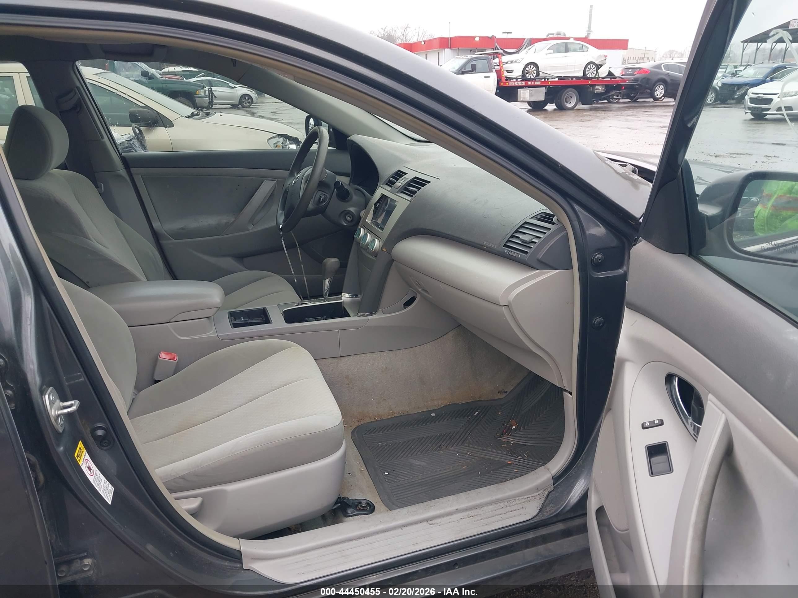 TOYOTA CAMRY image 5
