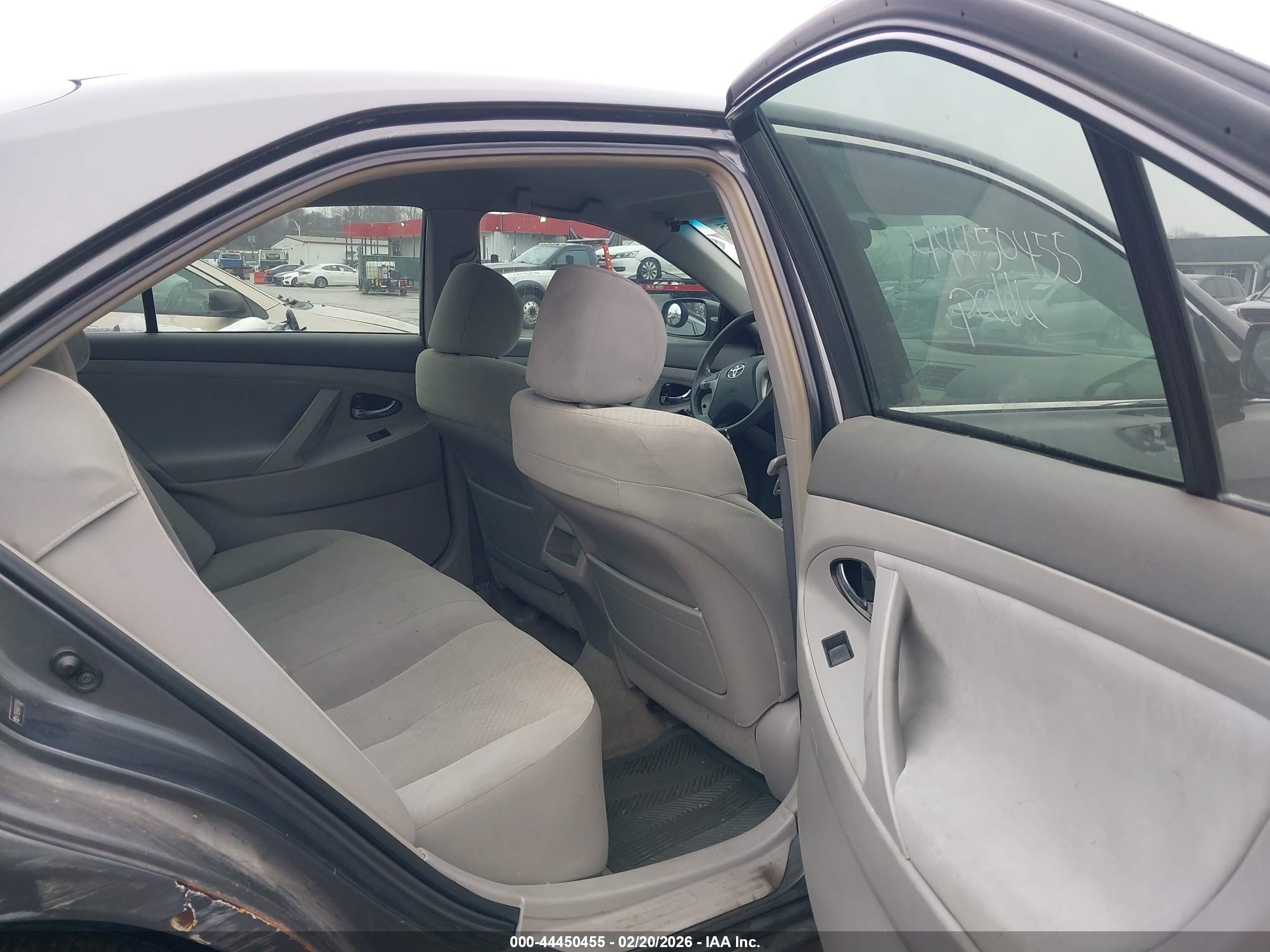 TOYOTA CAMRY image 8