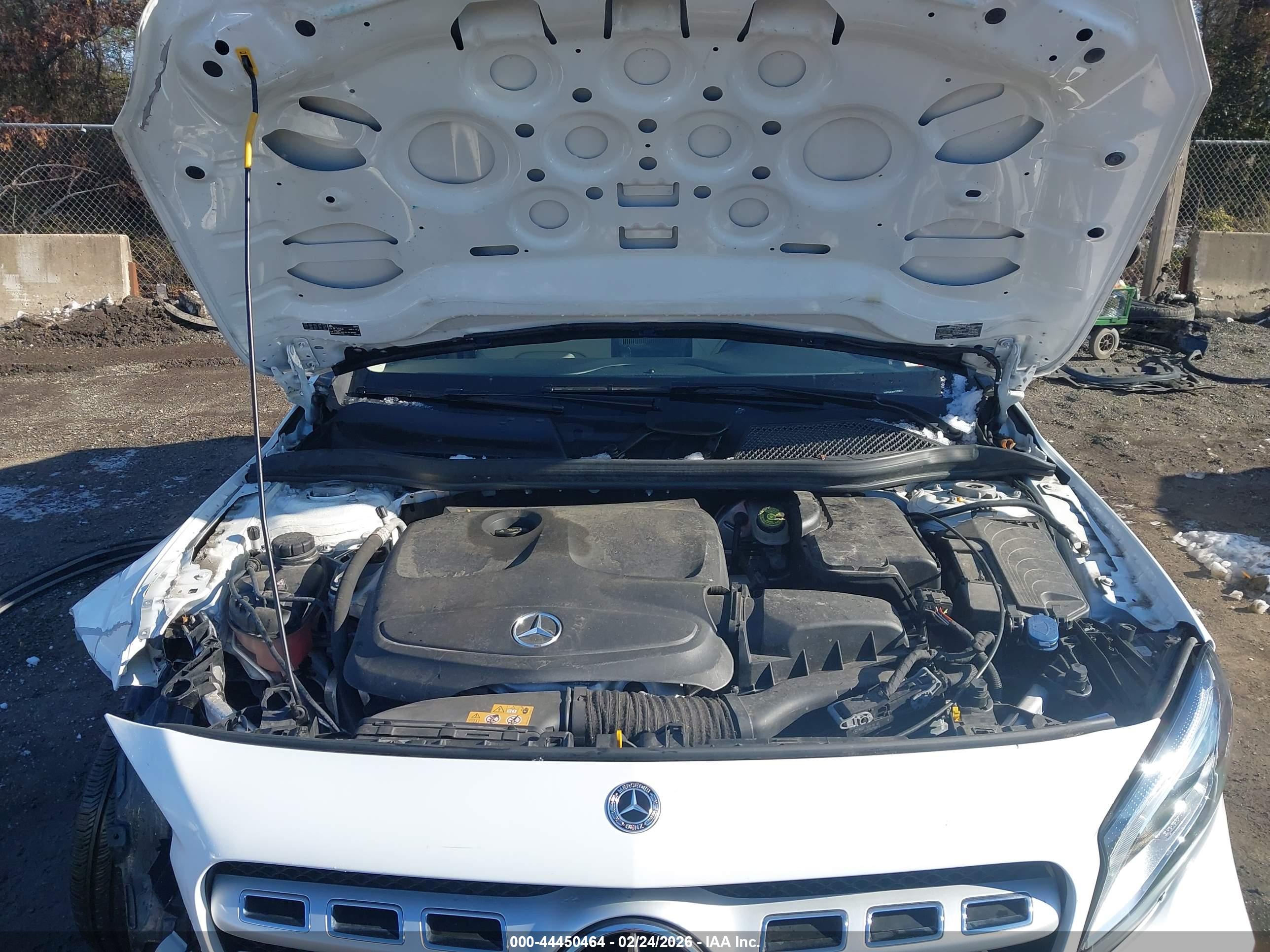 MERCEDES-BENZ GLA image 10