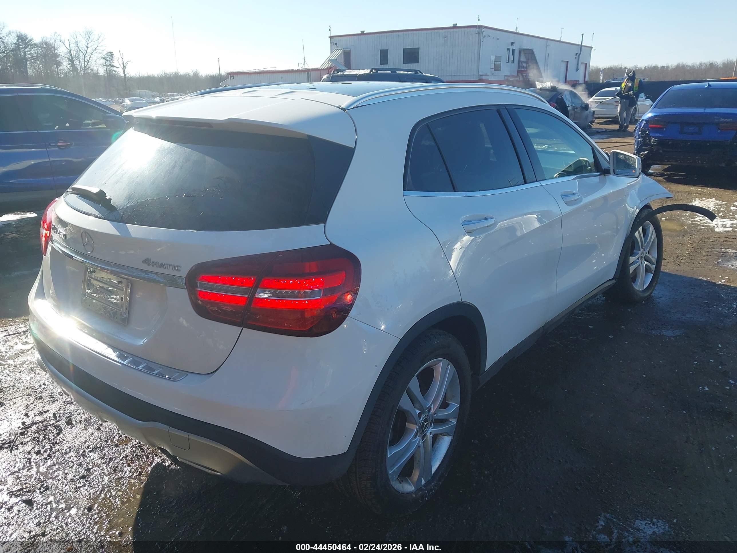 MERCEDES-BENZ GLA image 4