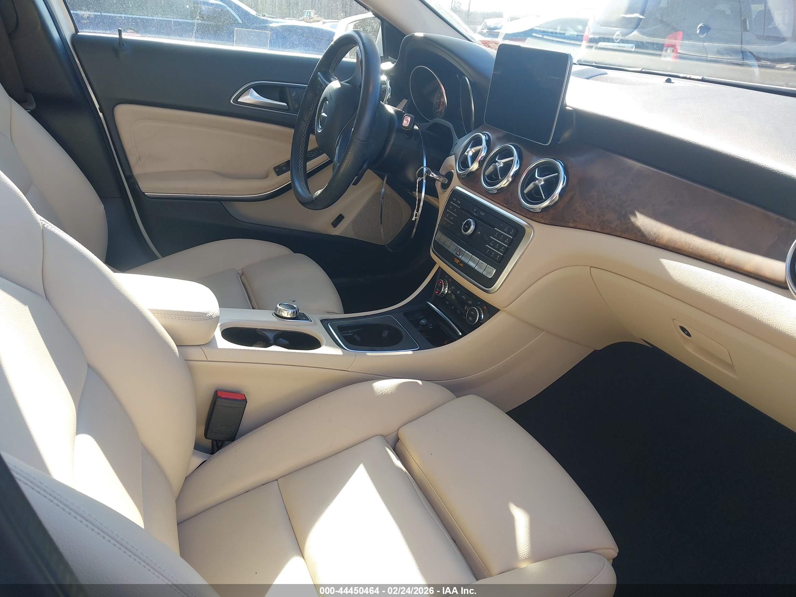 MERCEDES-BENZ GLA image 5