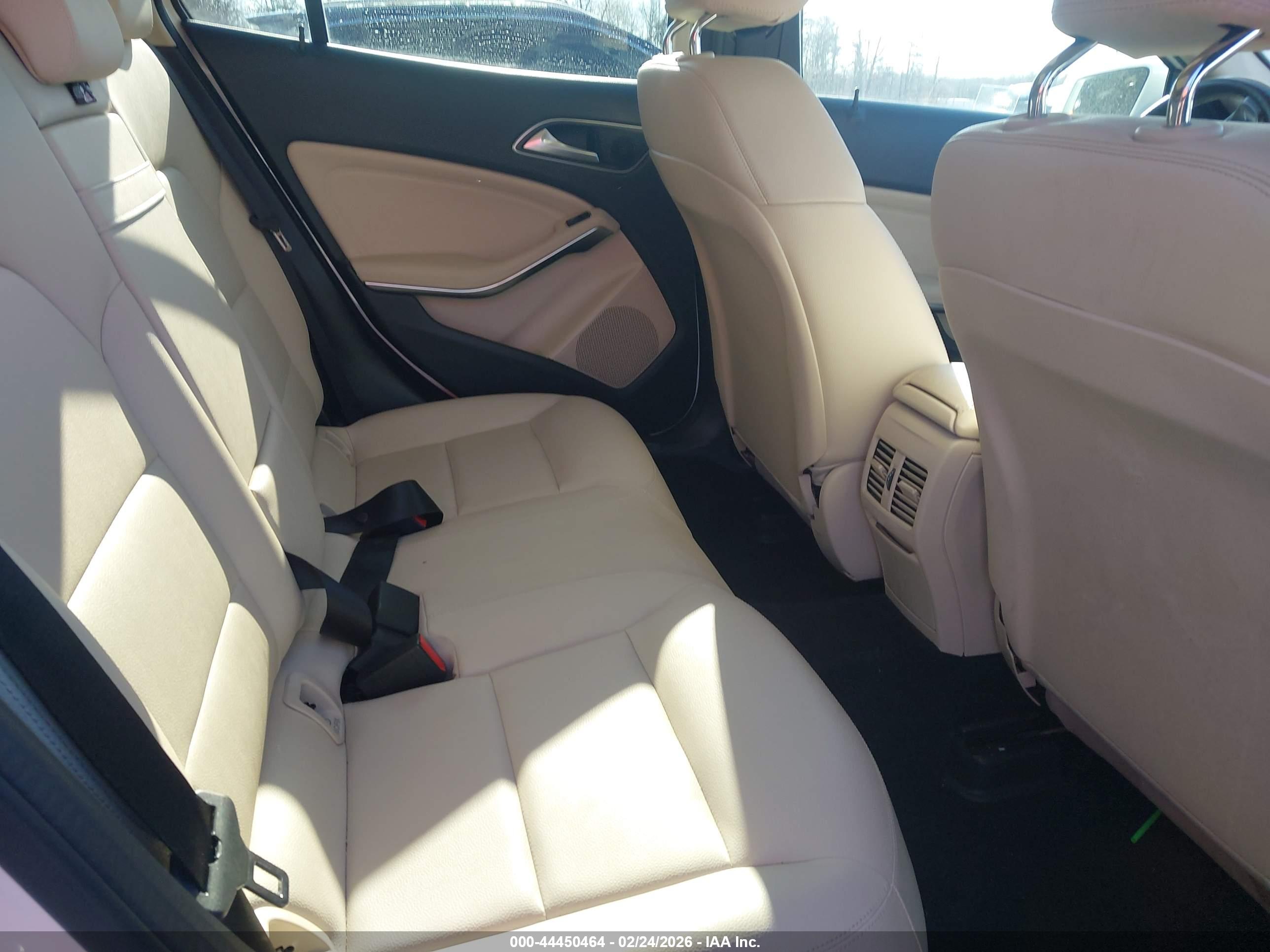 MERCEDES-BENZ GLA image 8