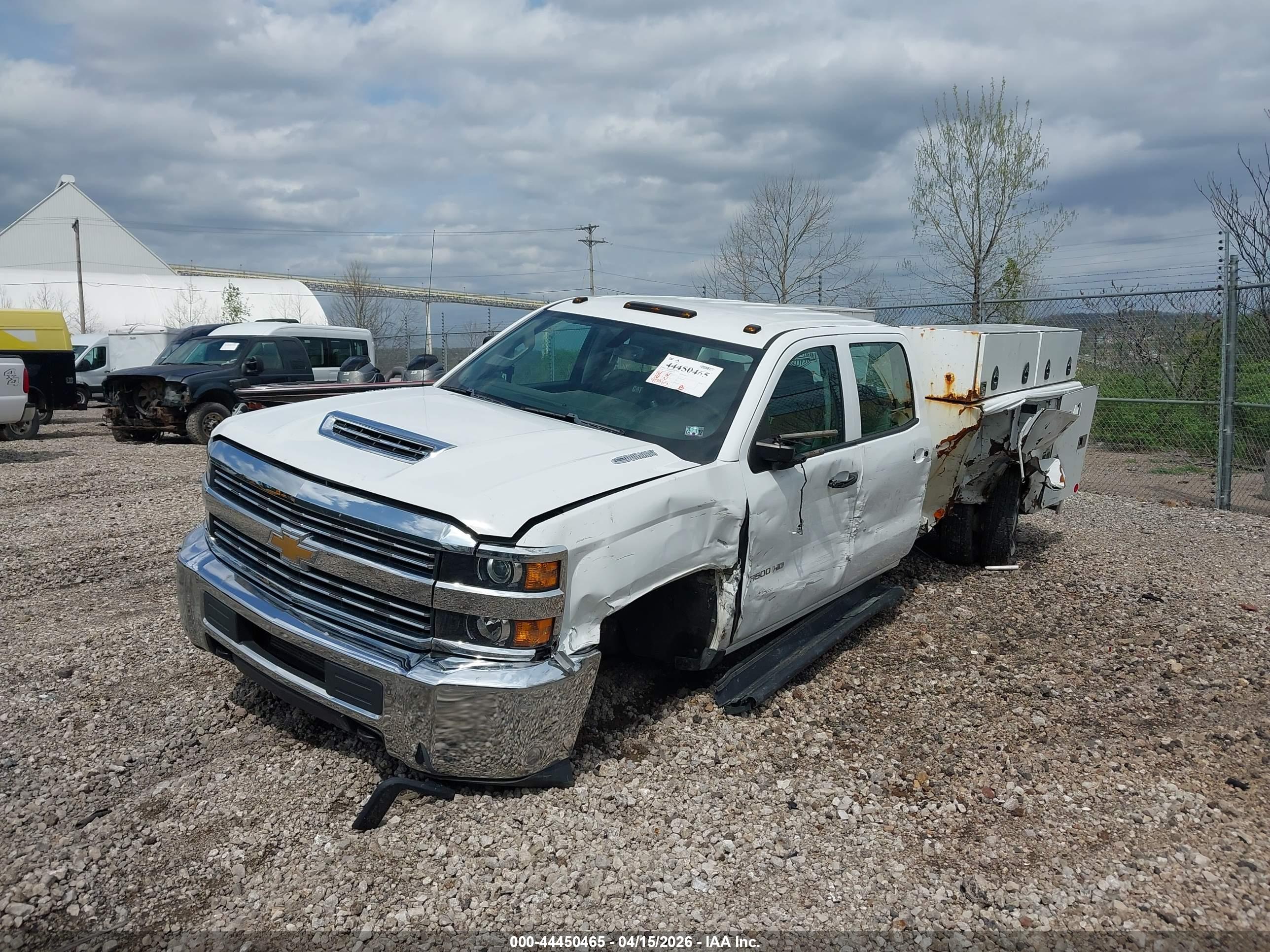 CHEVROLET SILVERADO image 2