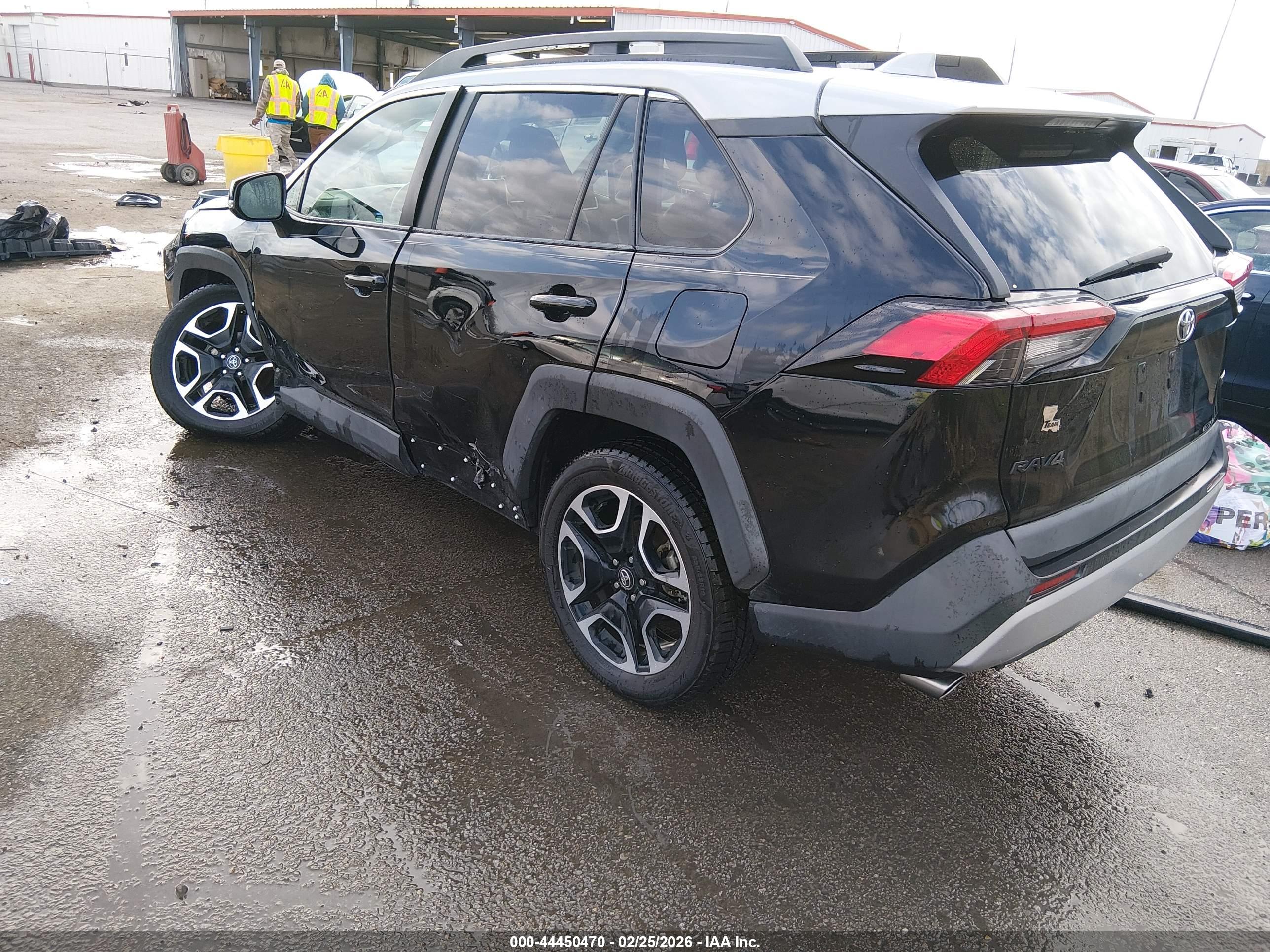 TOYOTA RAV4 image 3