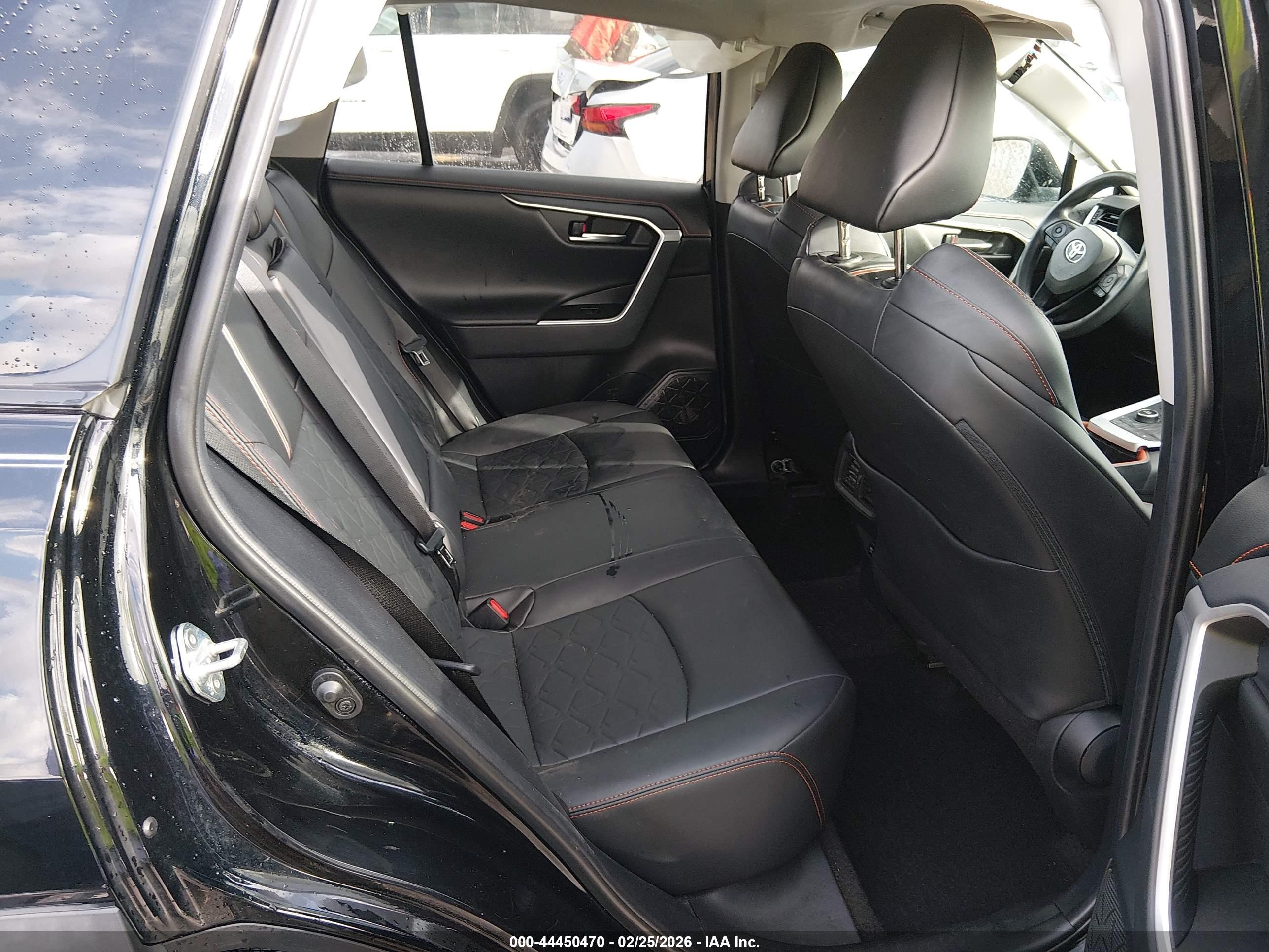TOYOTA RAV4 image 8