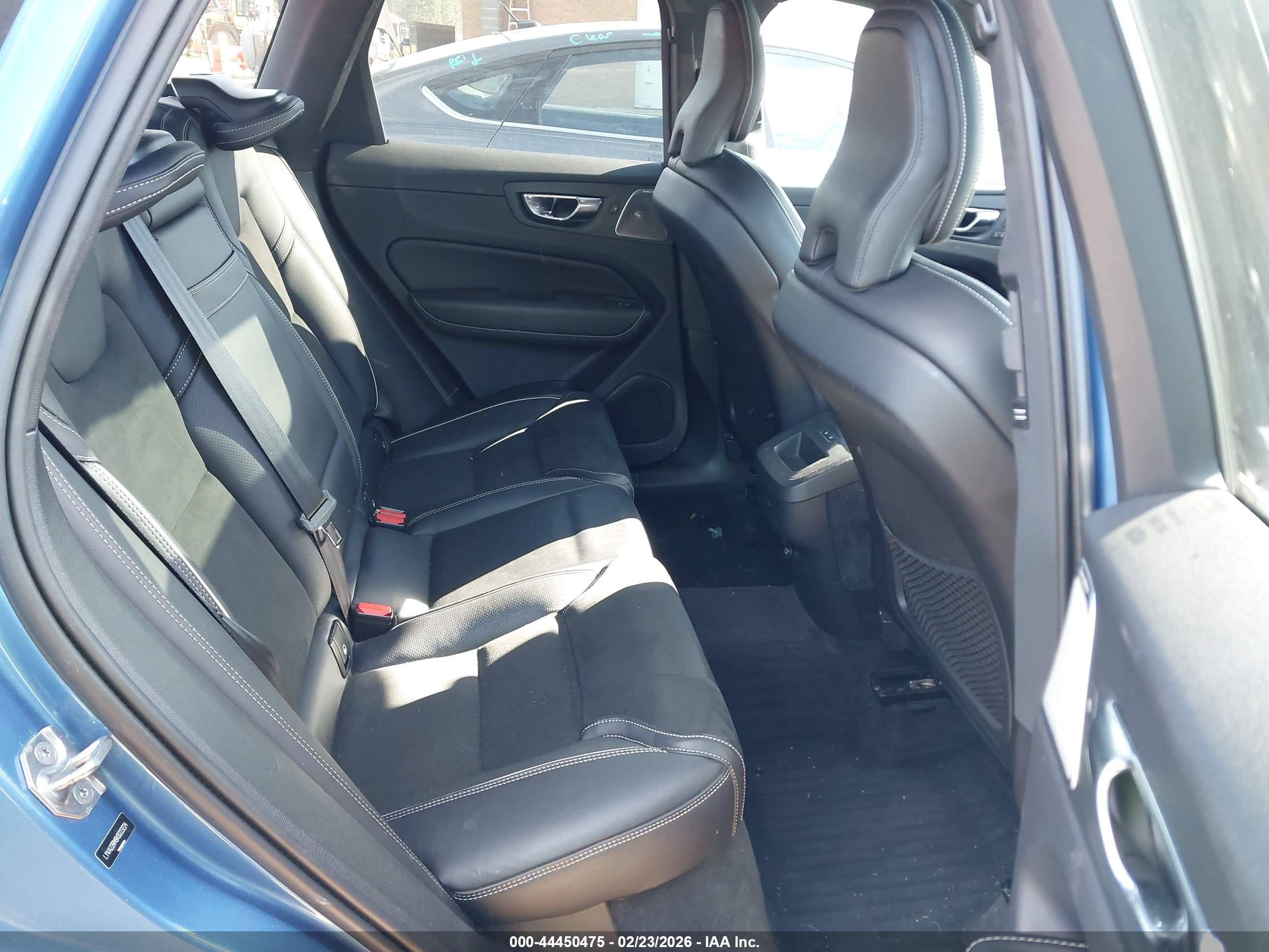VOLVO XC60 image 8