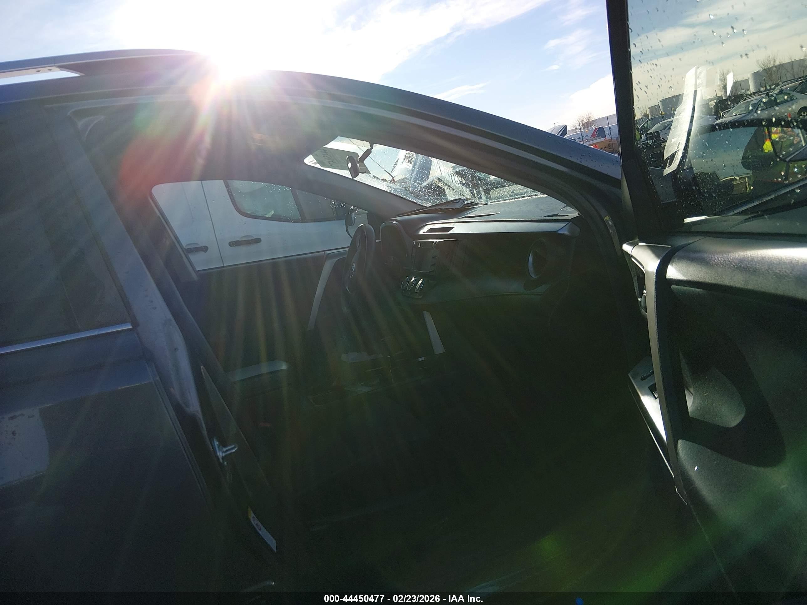 TOYOTA RAV4 image 5