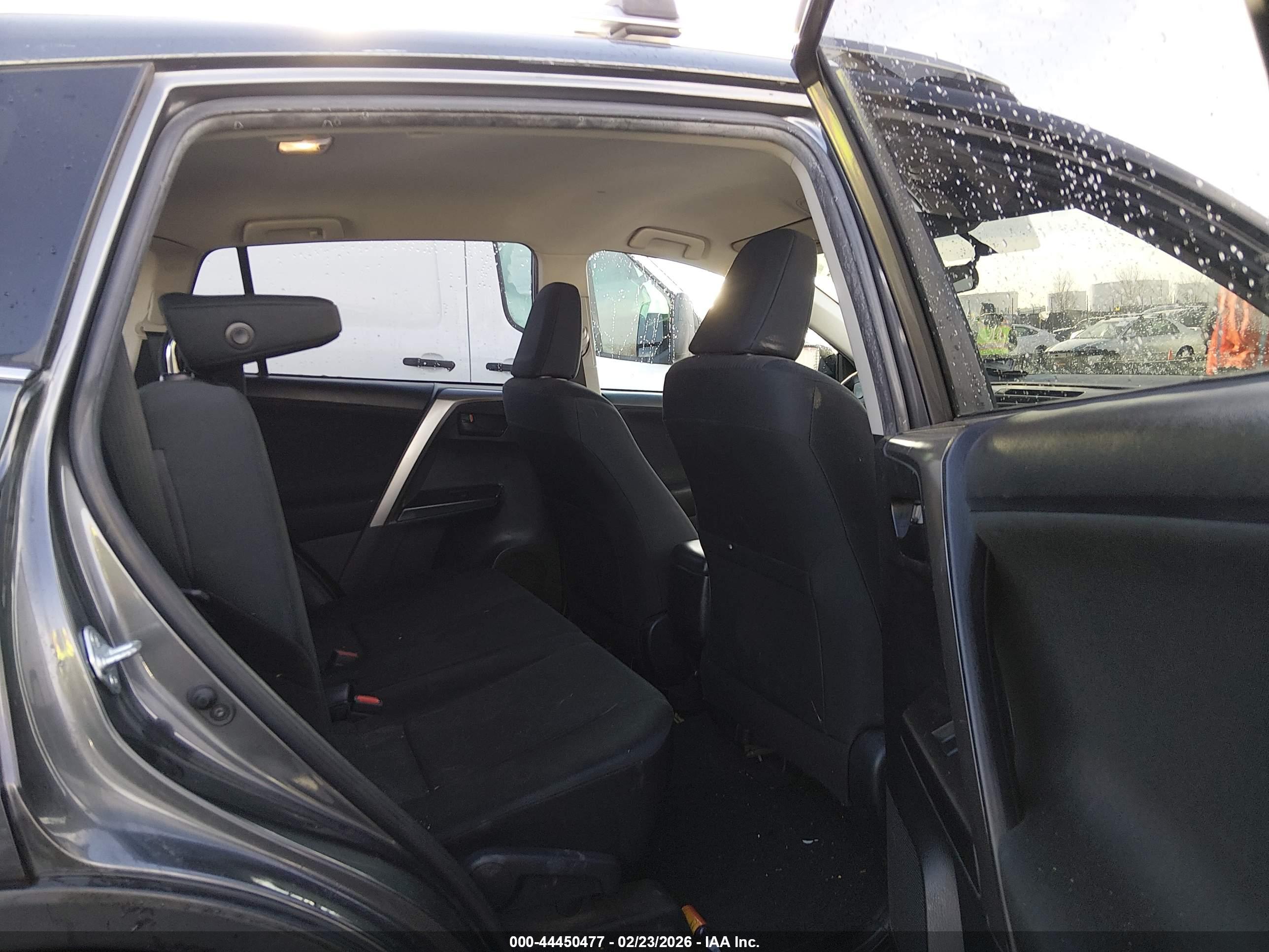 TOYOTA RAV4 image 8