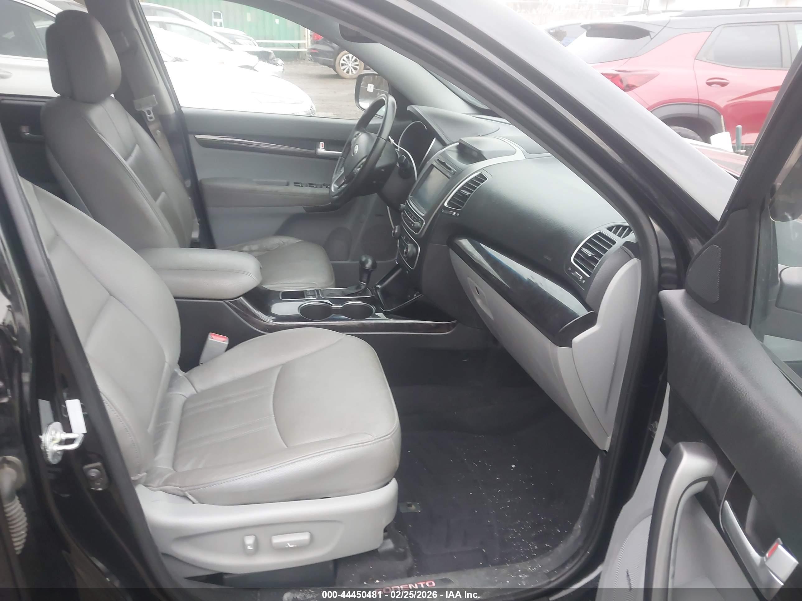 KIA SORENTO image 5