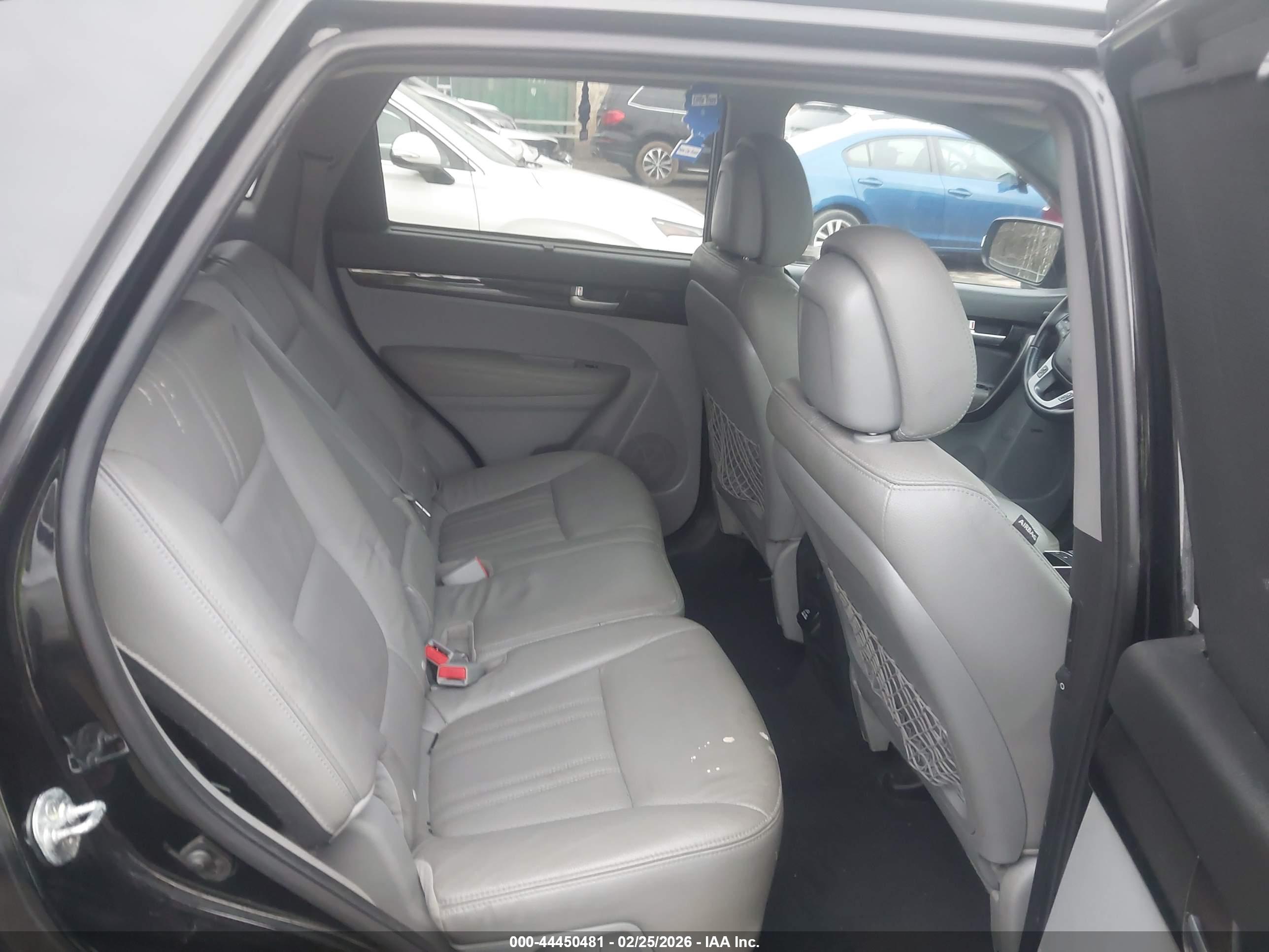 KIA SORENTO image 8