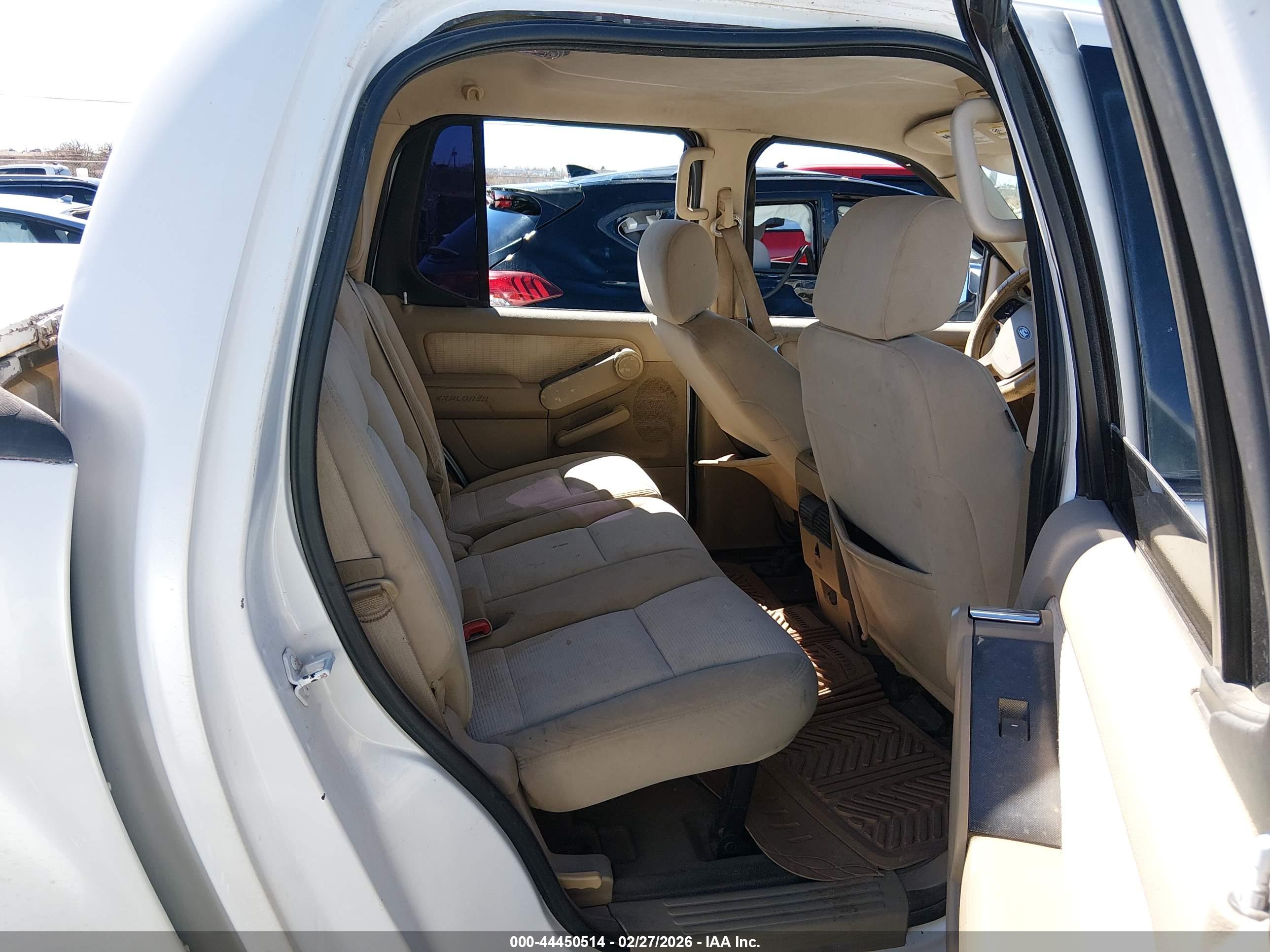 FORD EXPLORER image 8