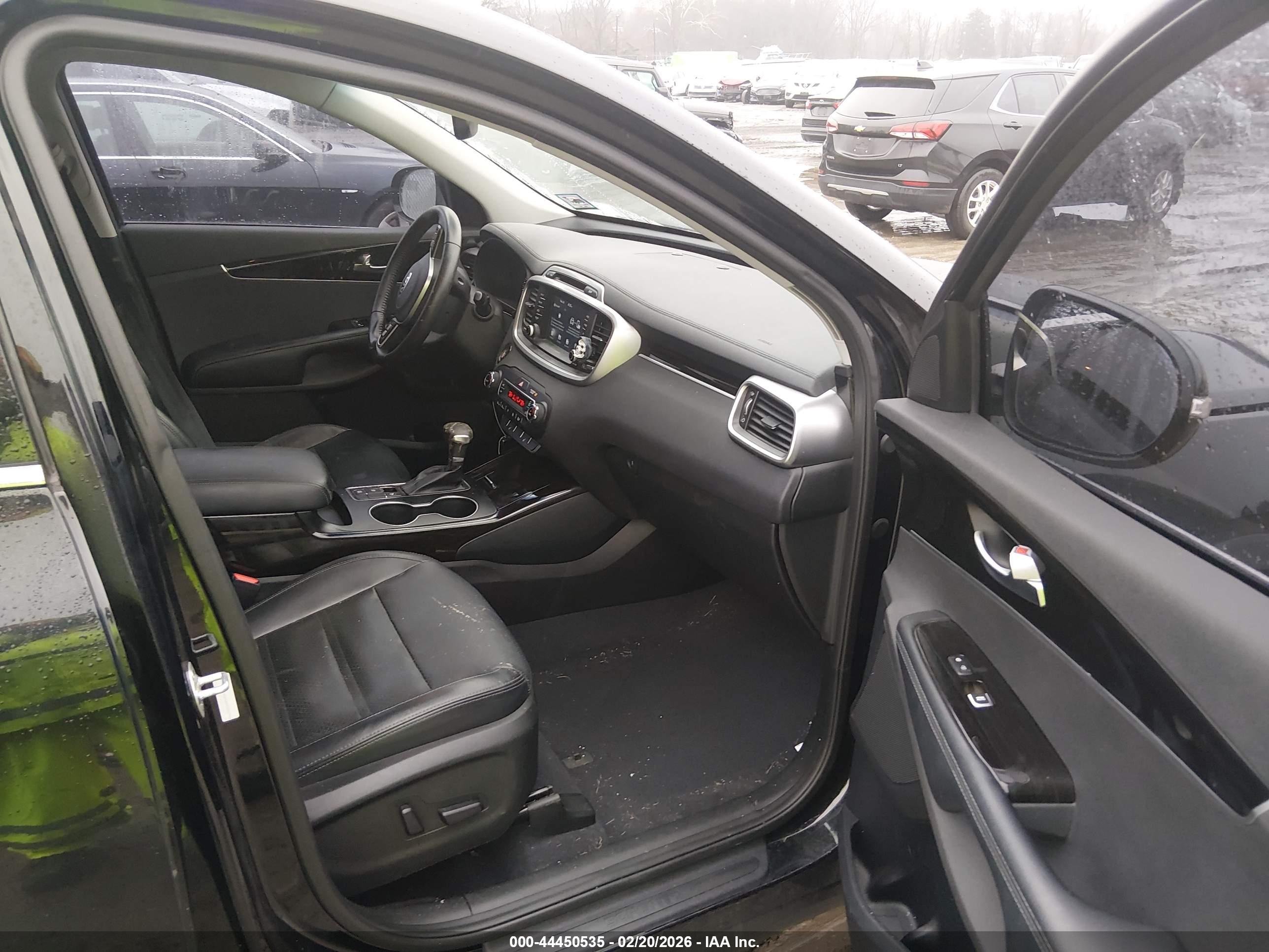 KIA SORENTO image 5