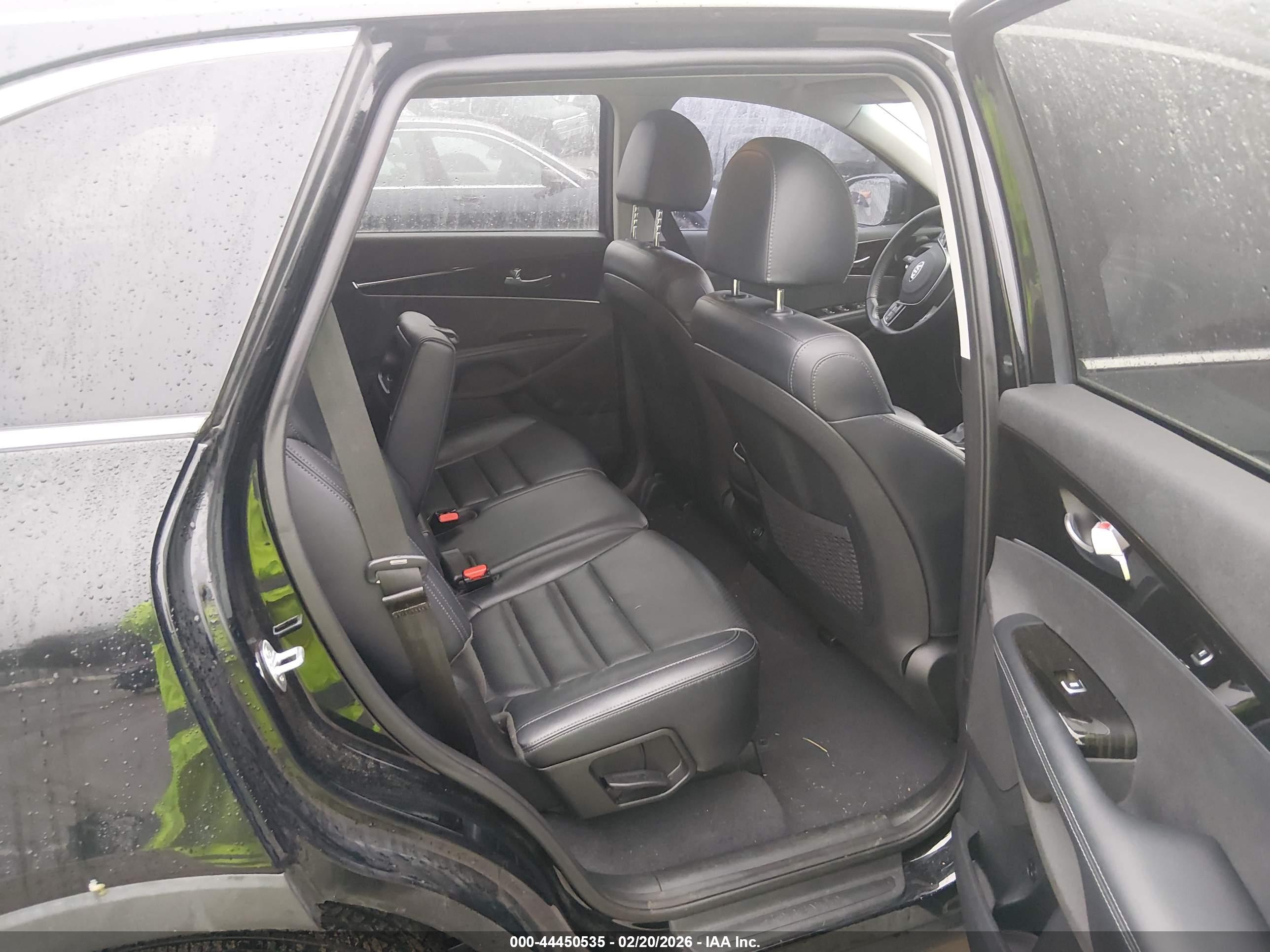 KIA SORENTO image 8