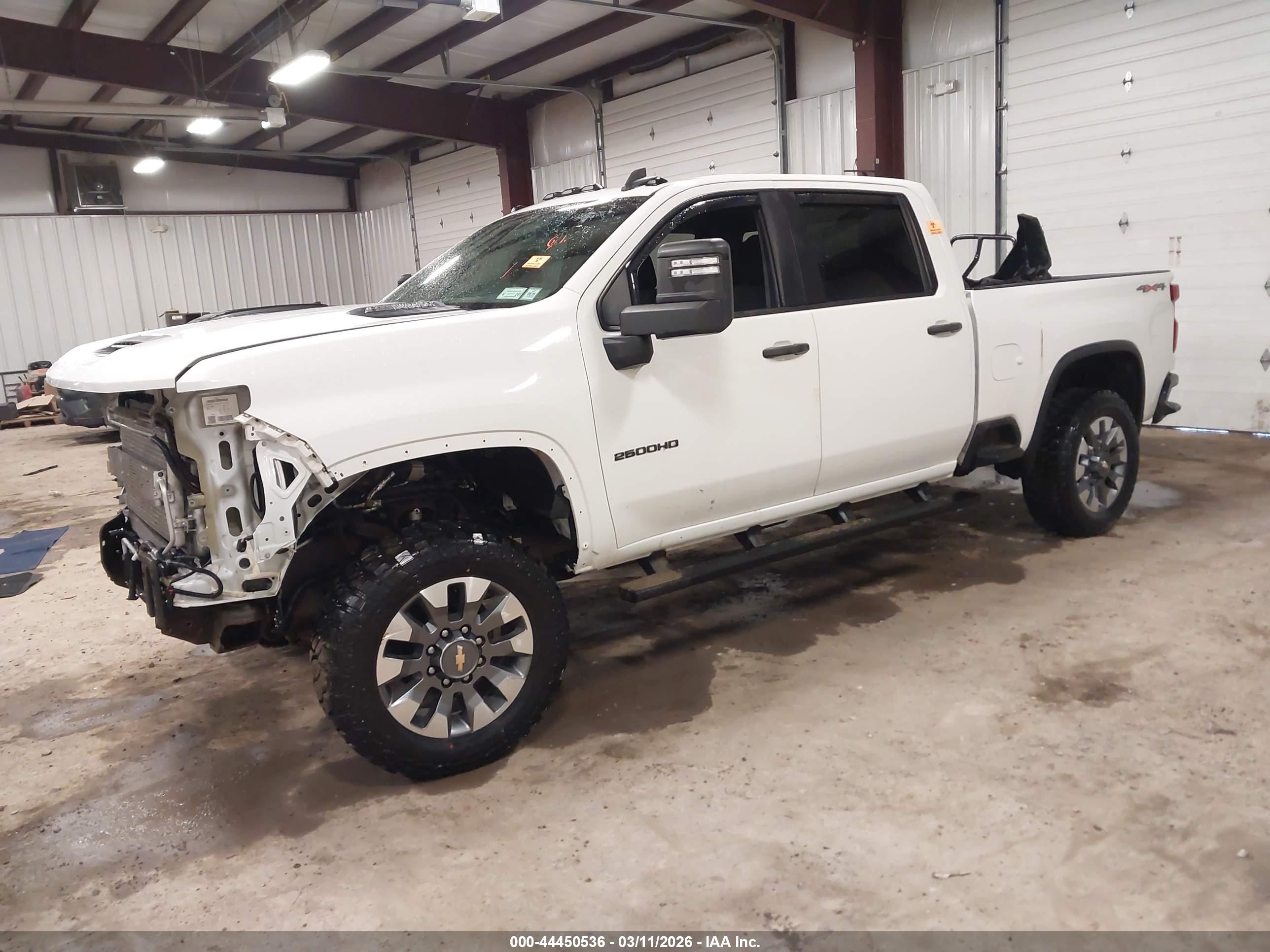 CHEVROLET SILVERADO image 2