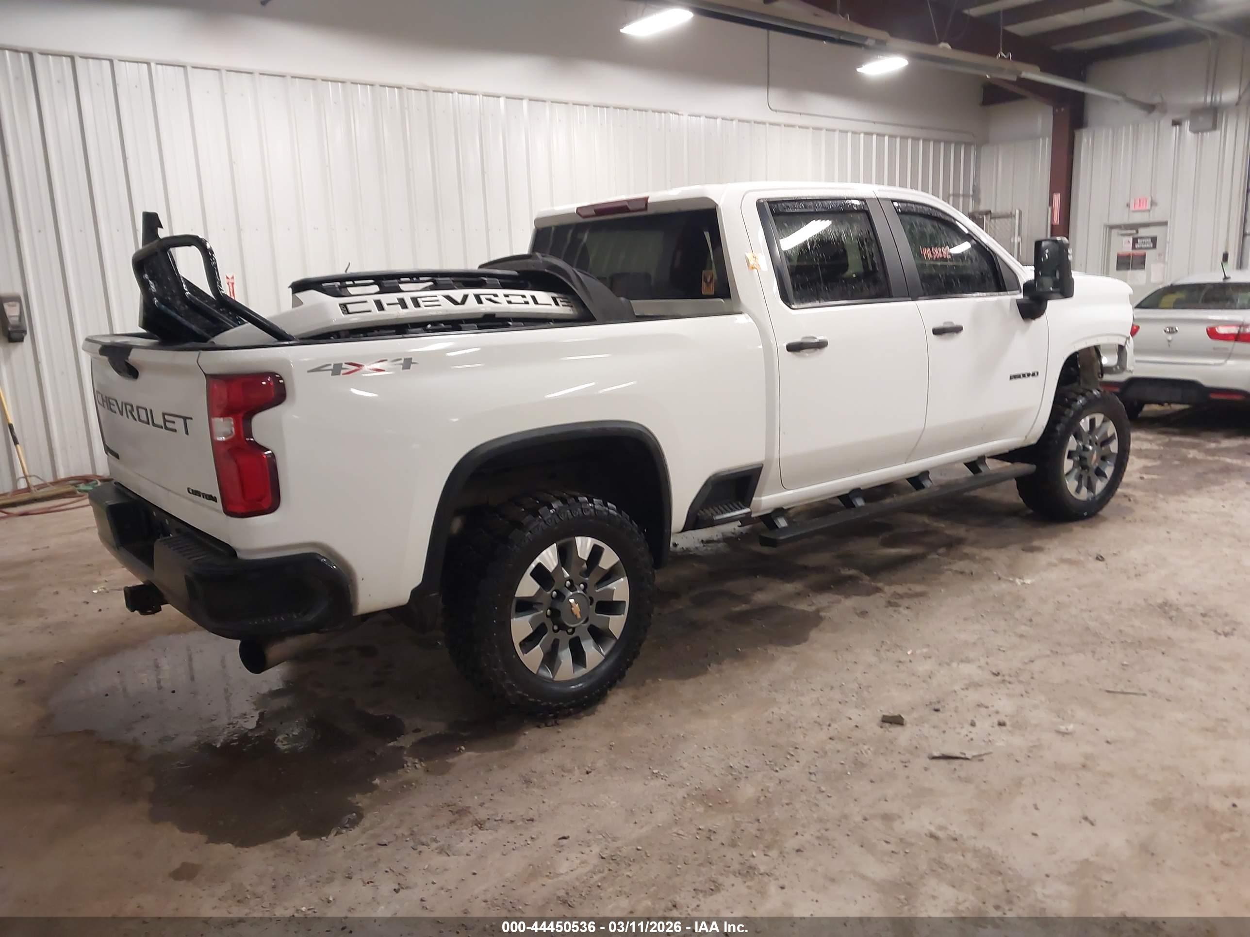 CHEVROLET SILVERADO image 4