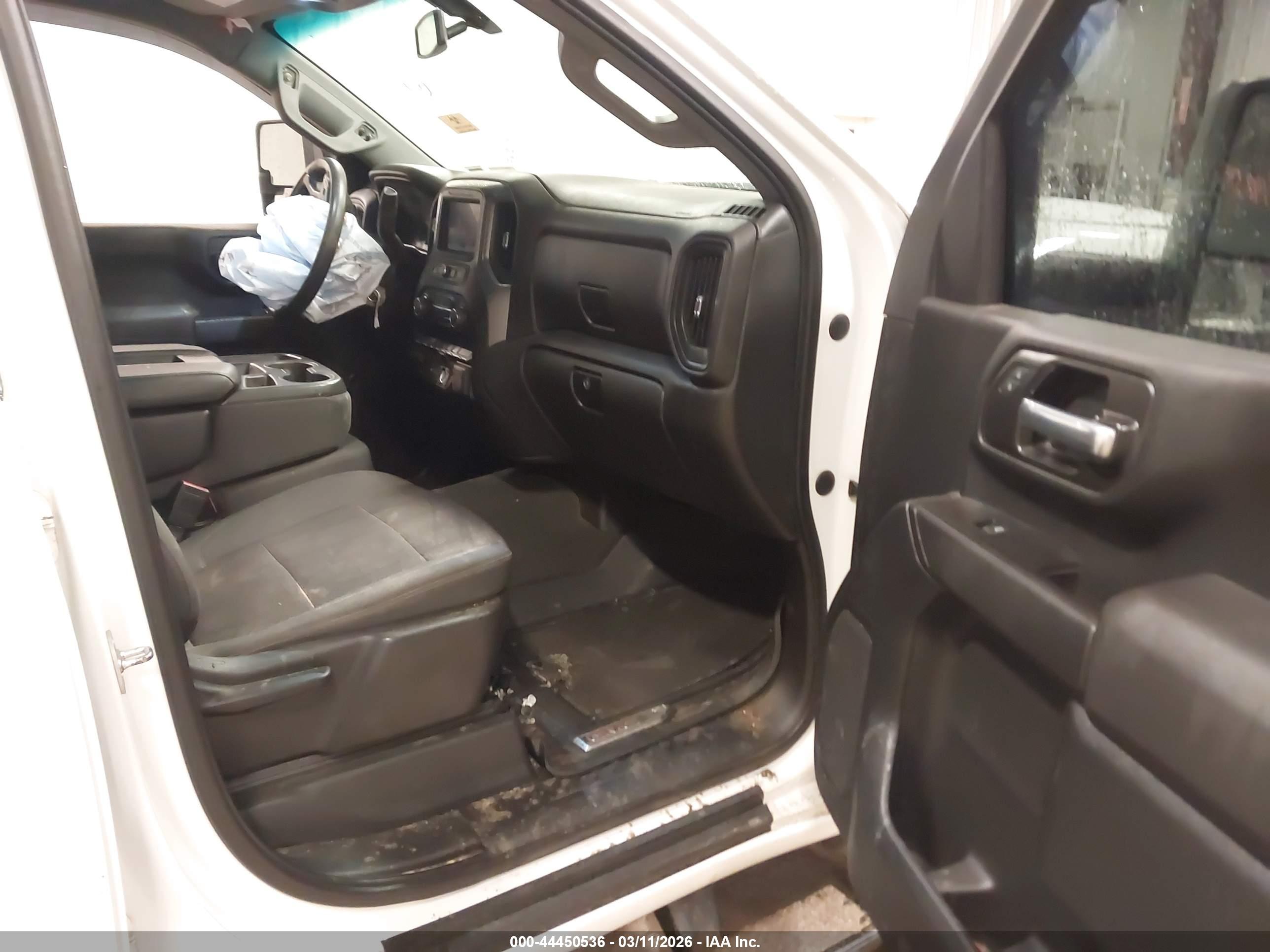 CHEVROLET SILVERADO image 7