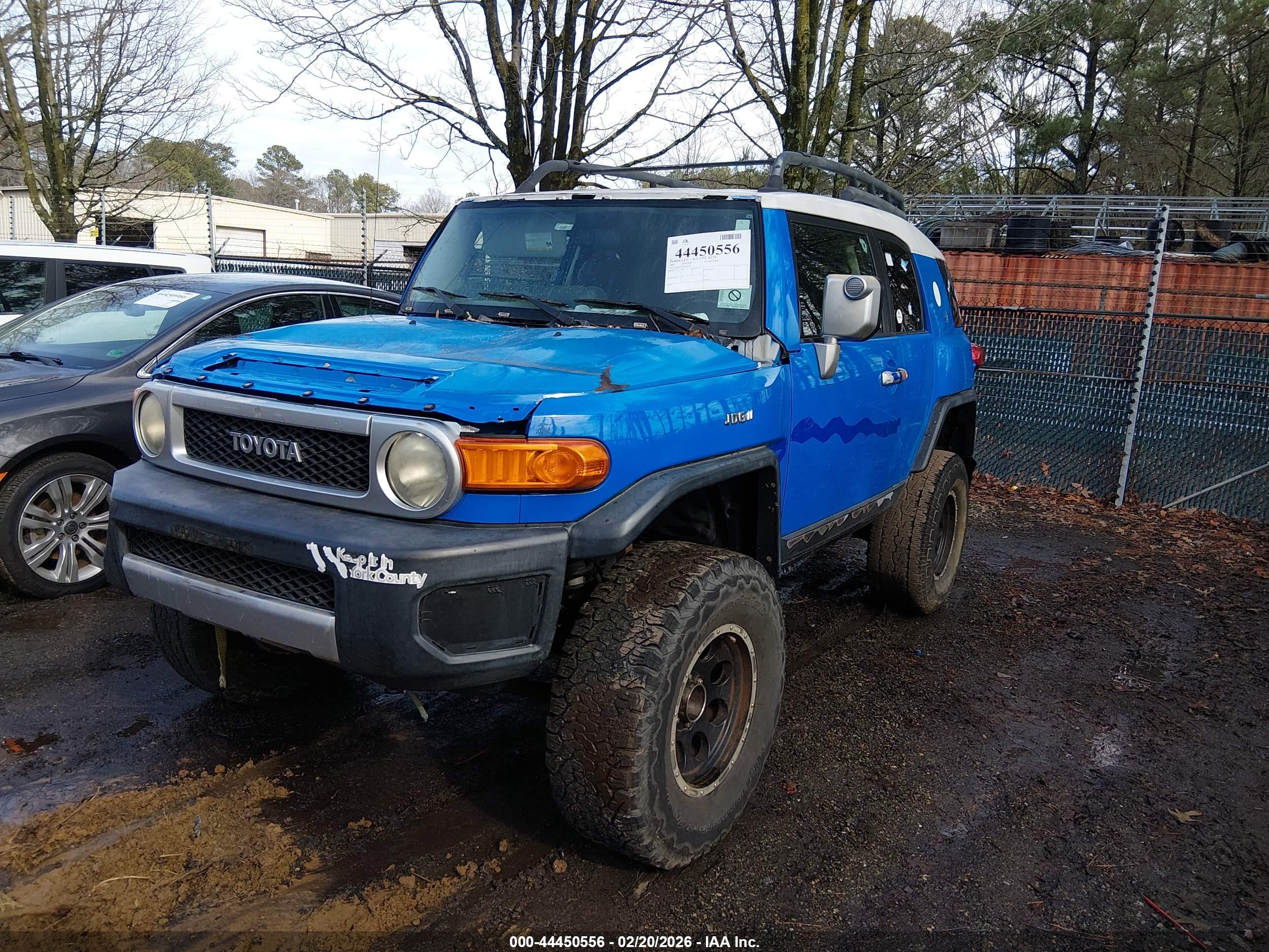 TOYOTA FJ image 2