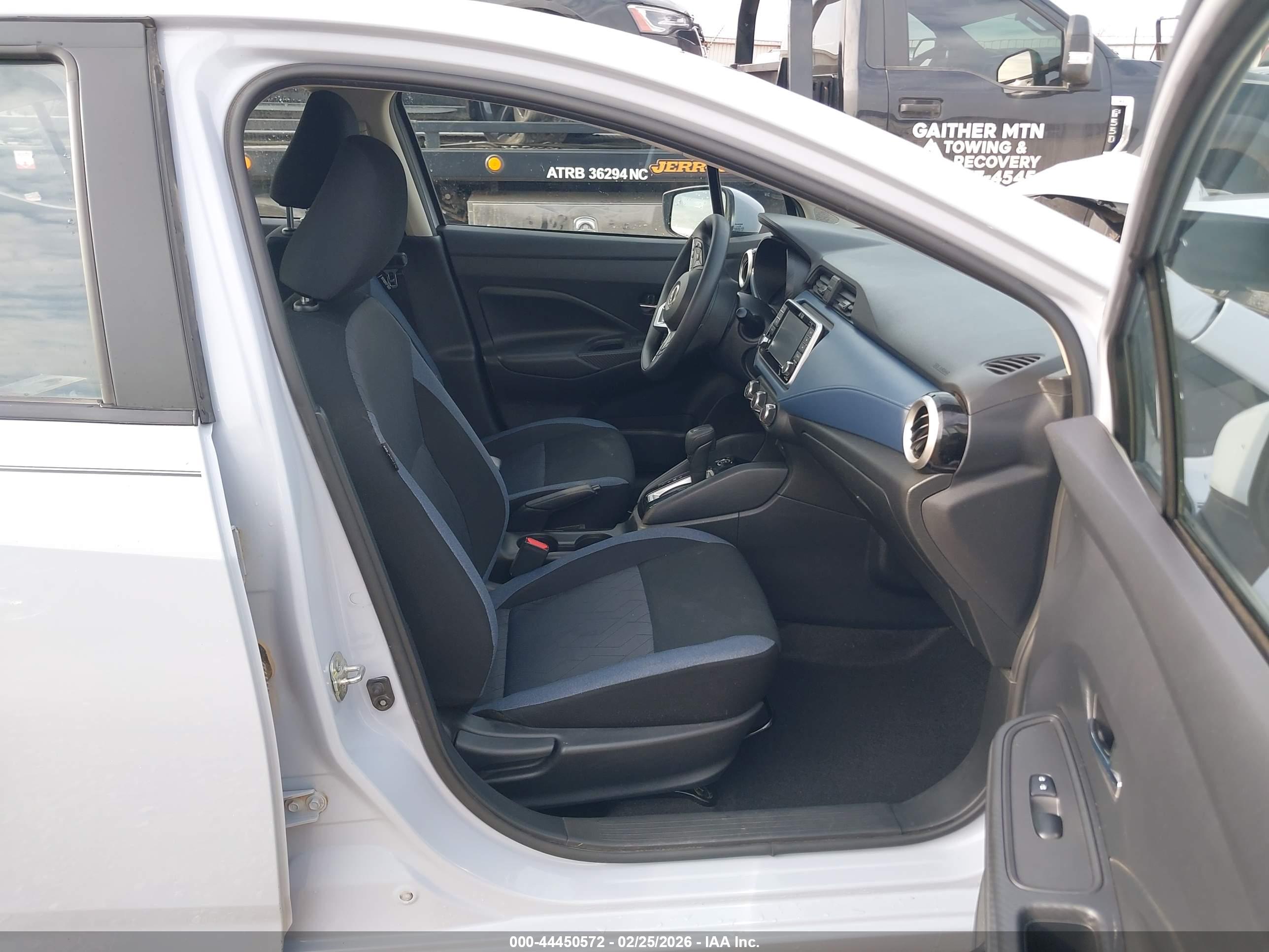 NISSAN VERSA image 5