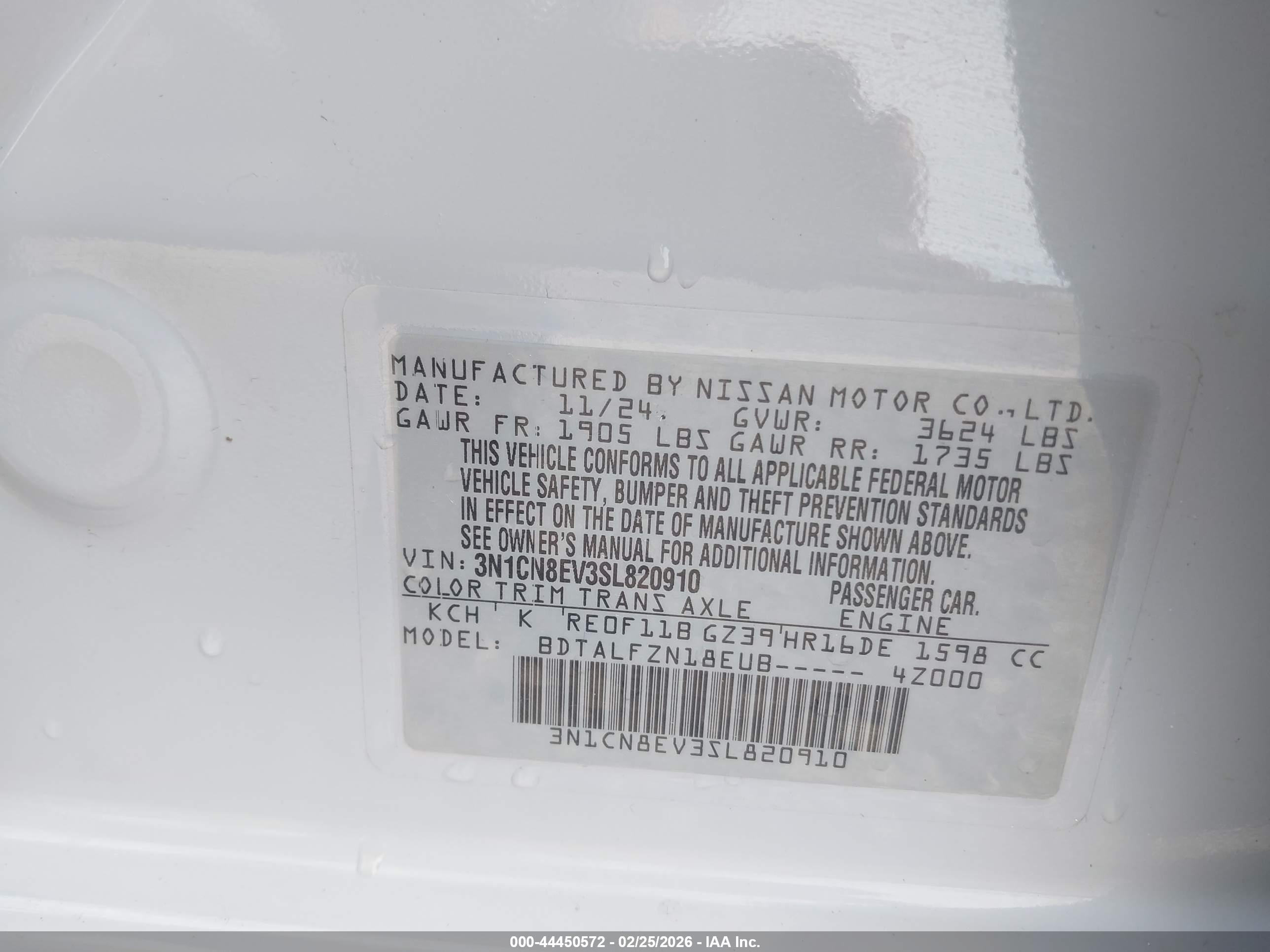 NISSAN VERSA image 9