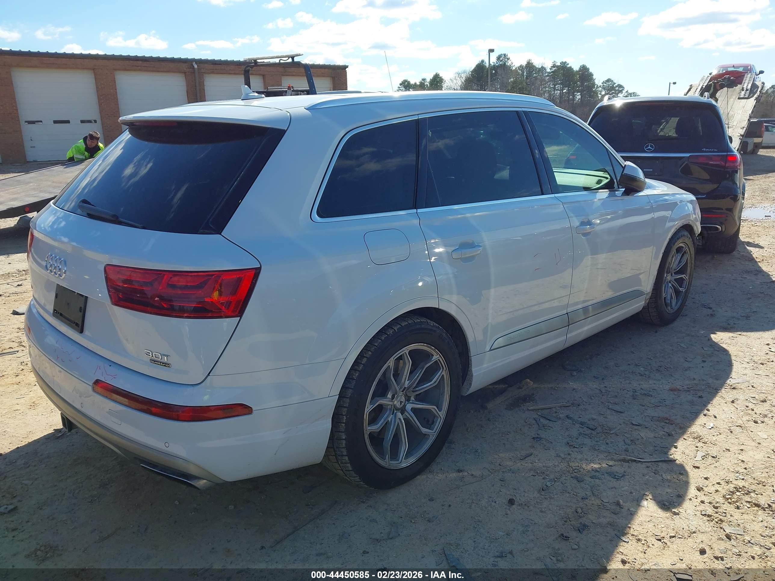 AUDI Q7 image 4