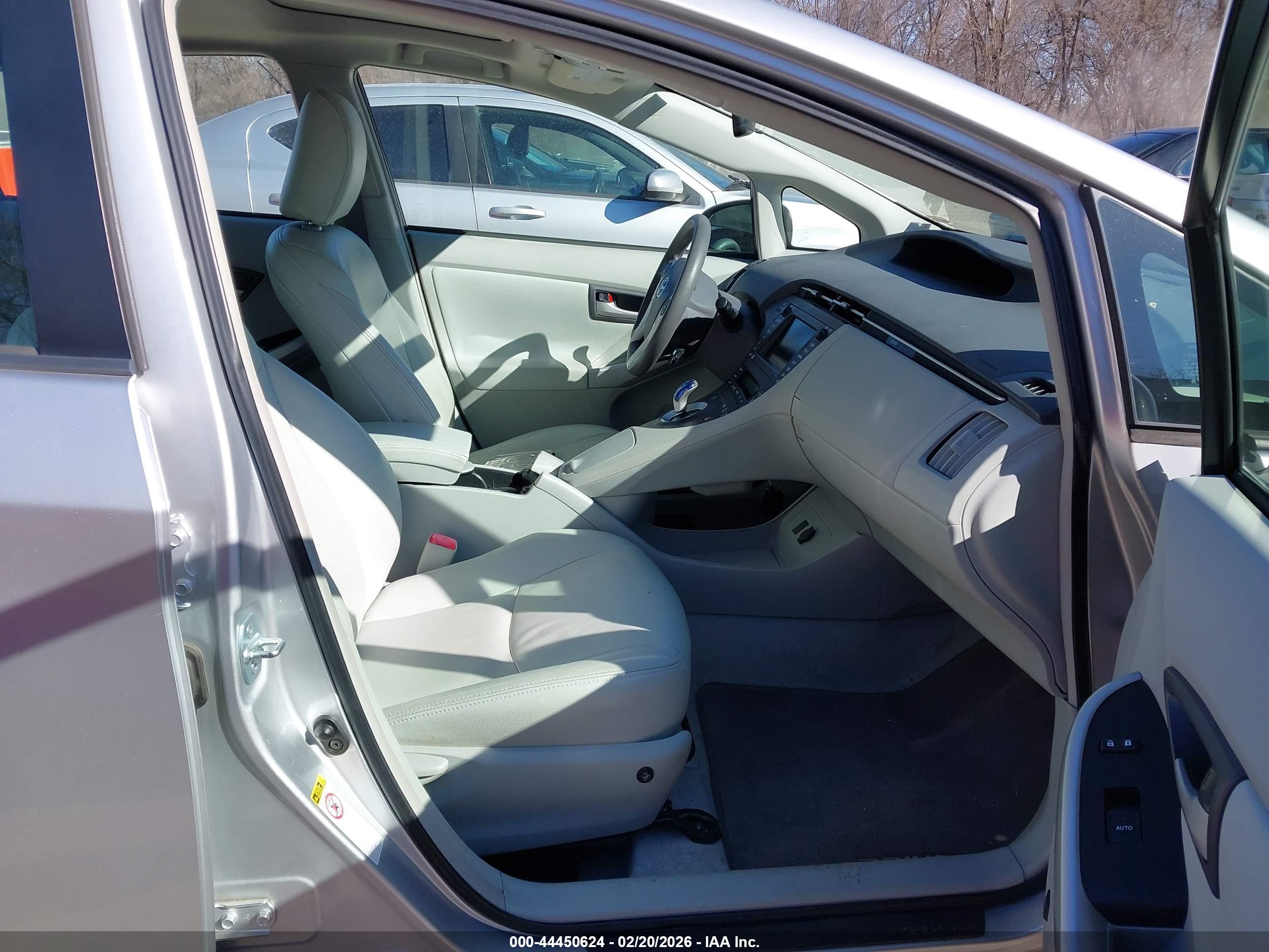 TOYOTA PRIUS image 5