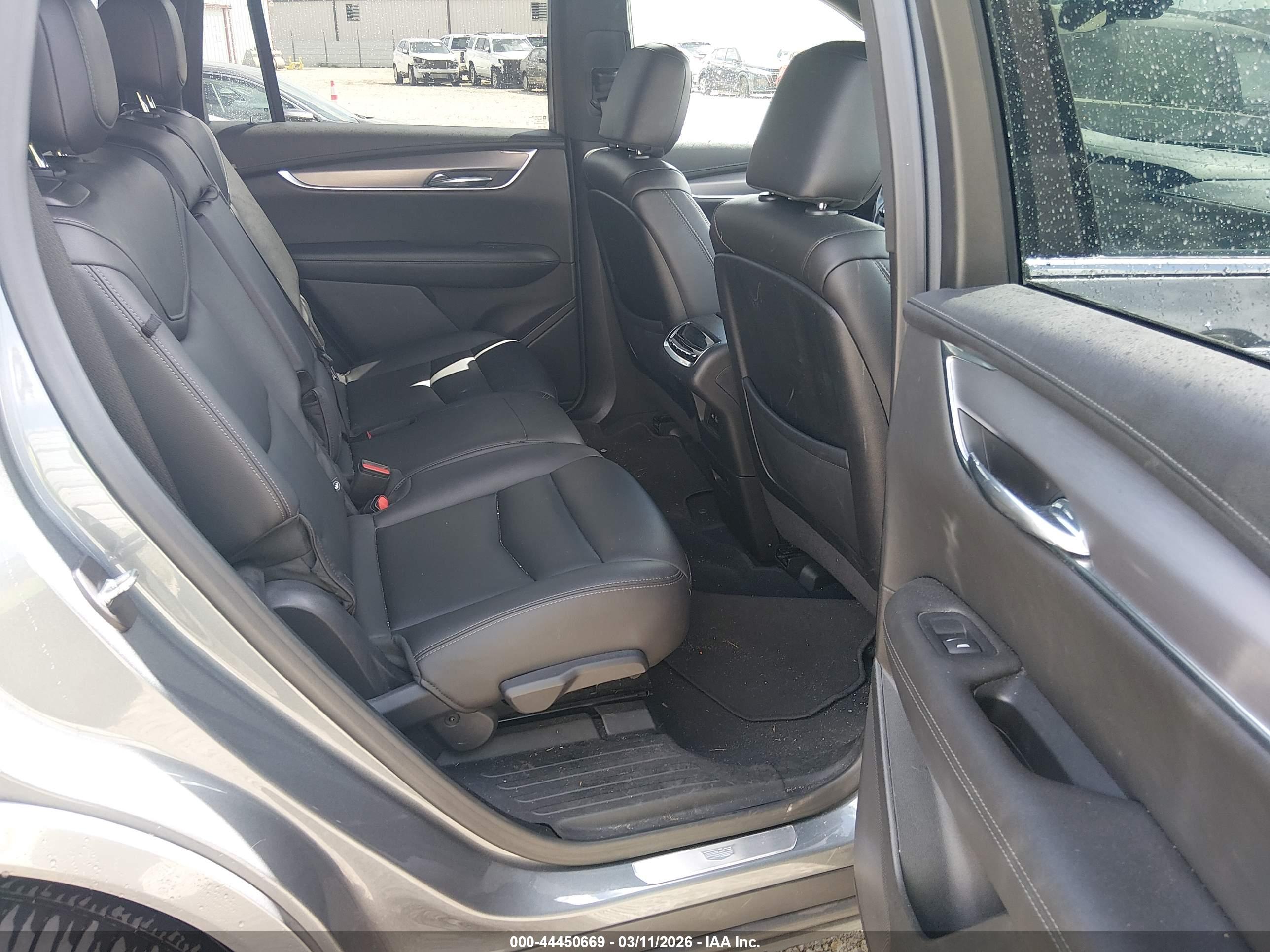 CADILLAC XT6 image 8