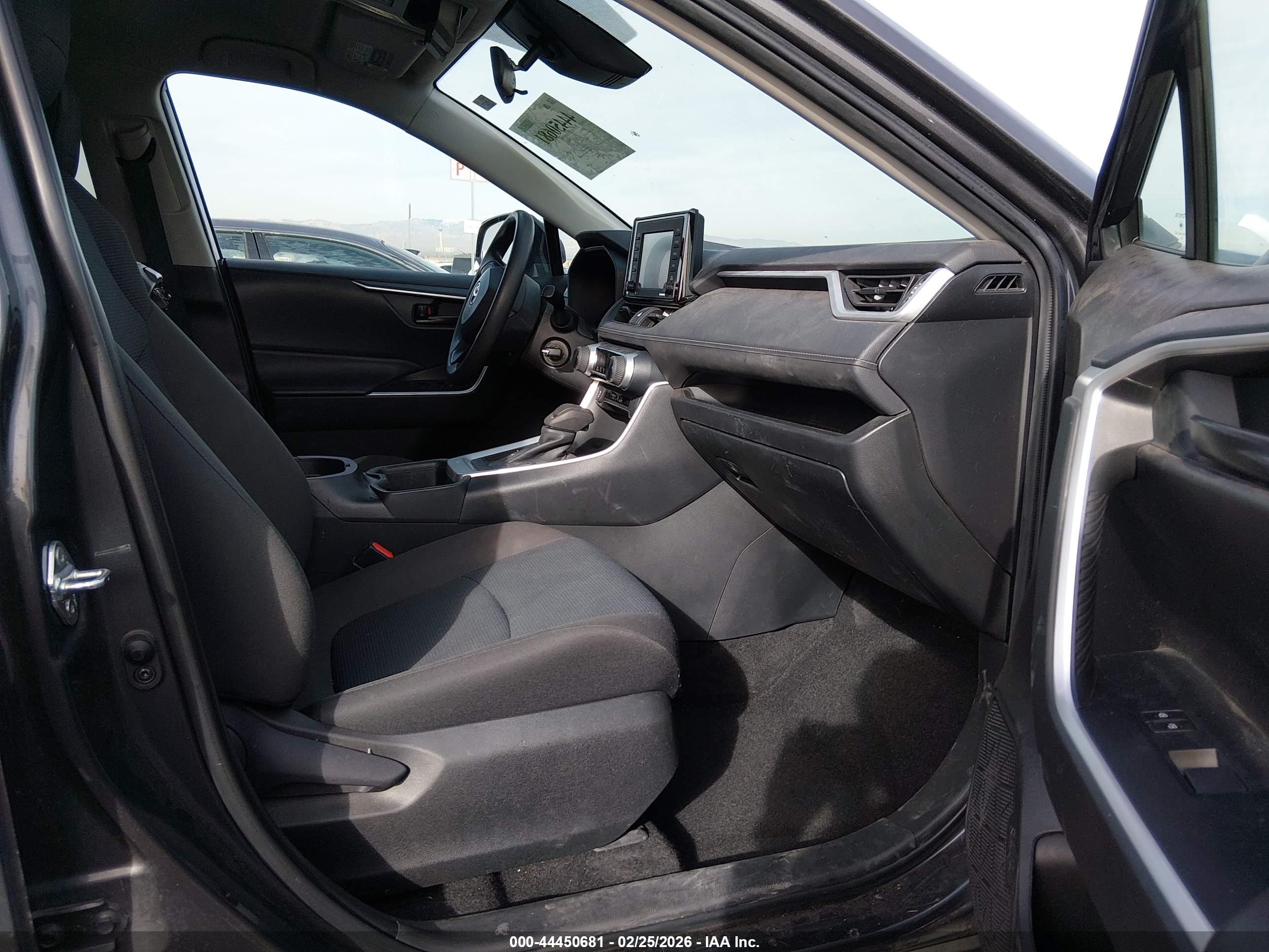 TOYOTA RAV4 image 5