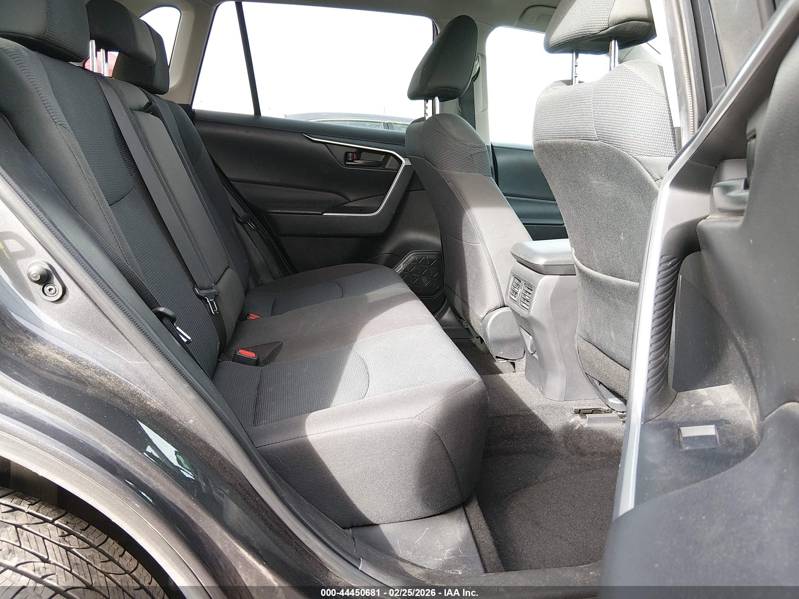 TOYOTA RAV4 image 8