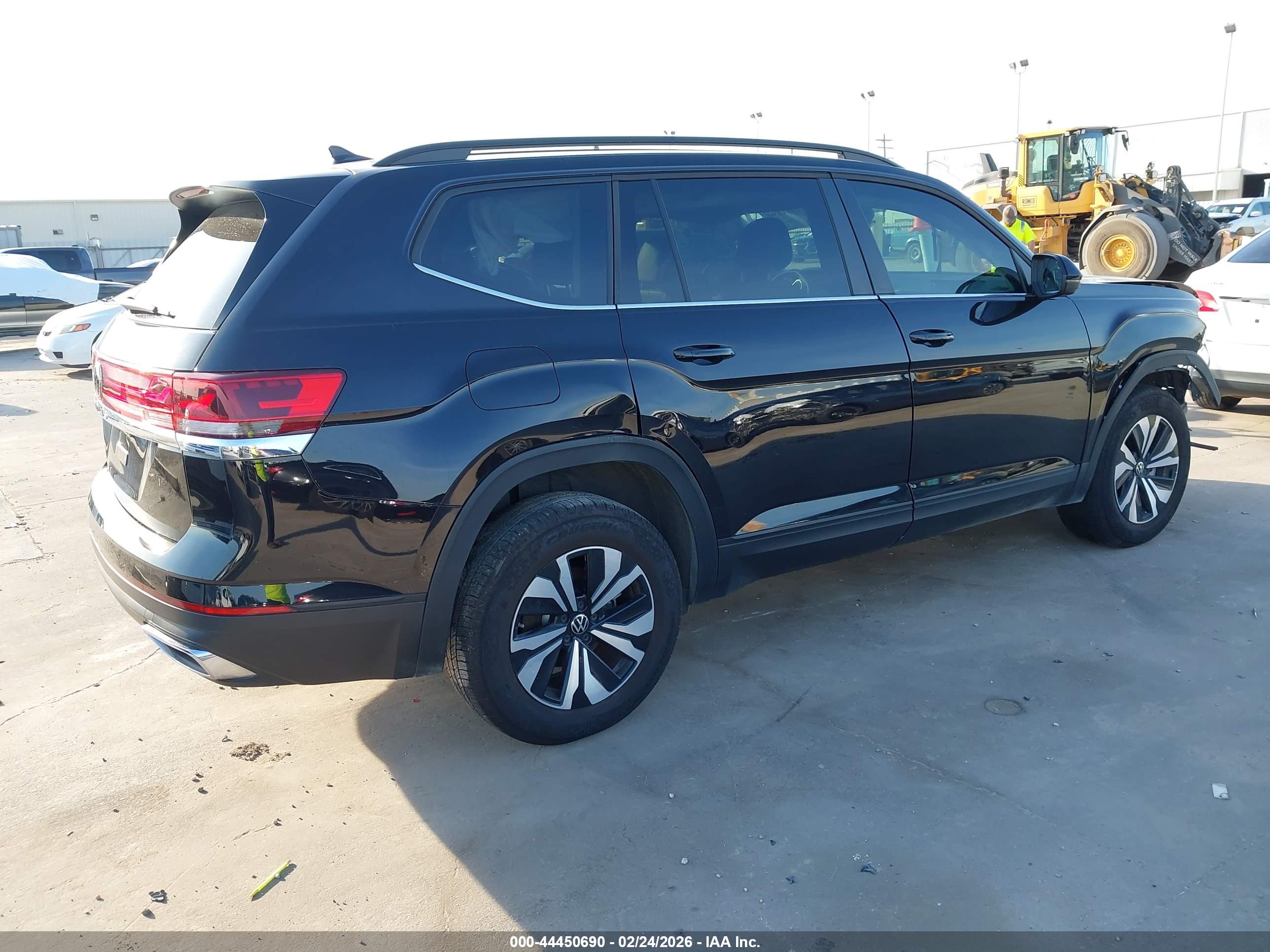 VOLKSWAGEN ATLAS image 4
