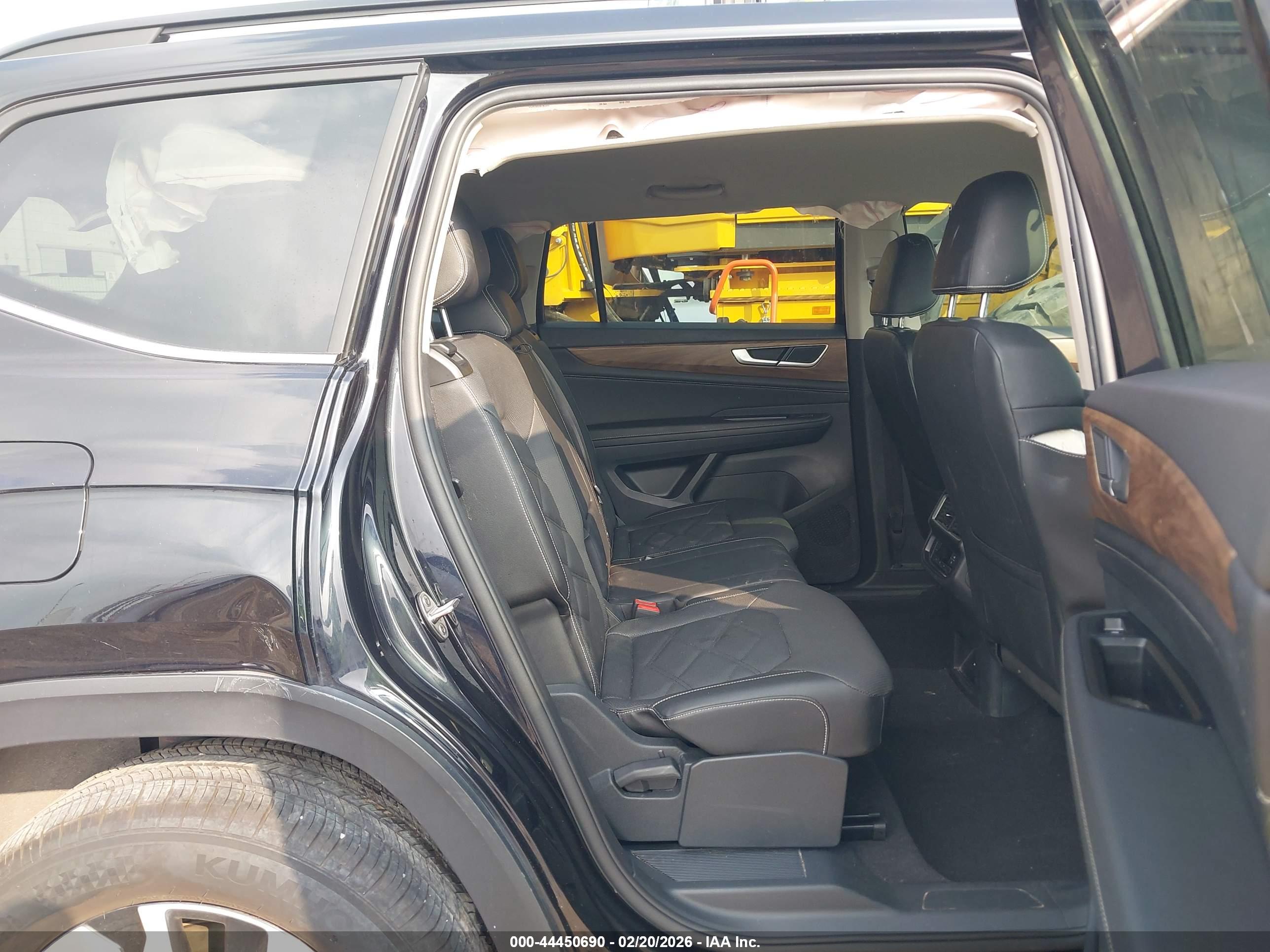 VOLKSWAGEN ATLAS image 8