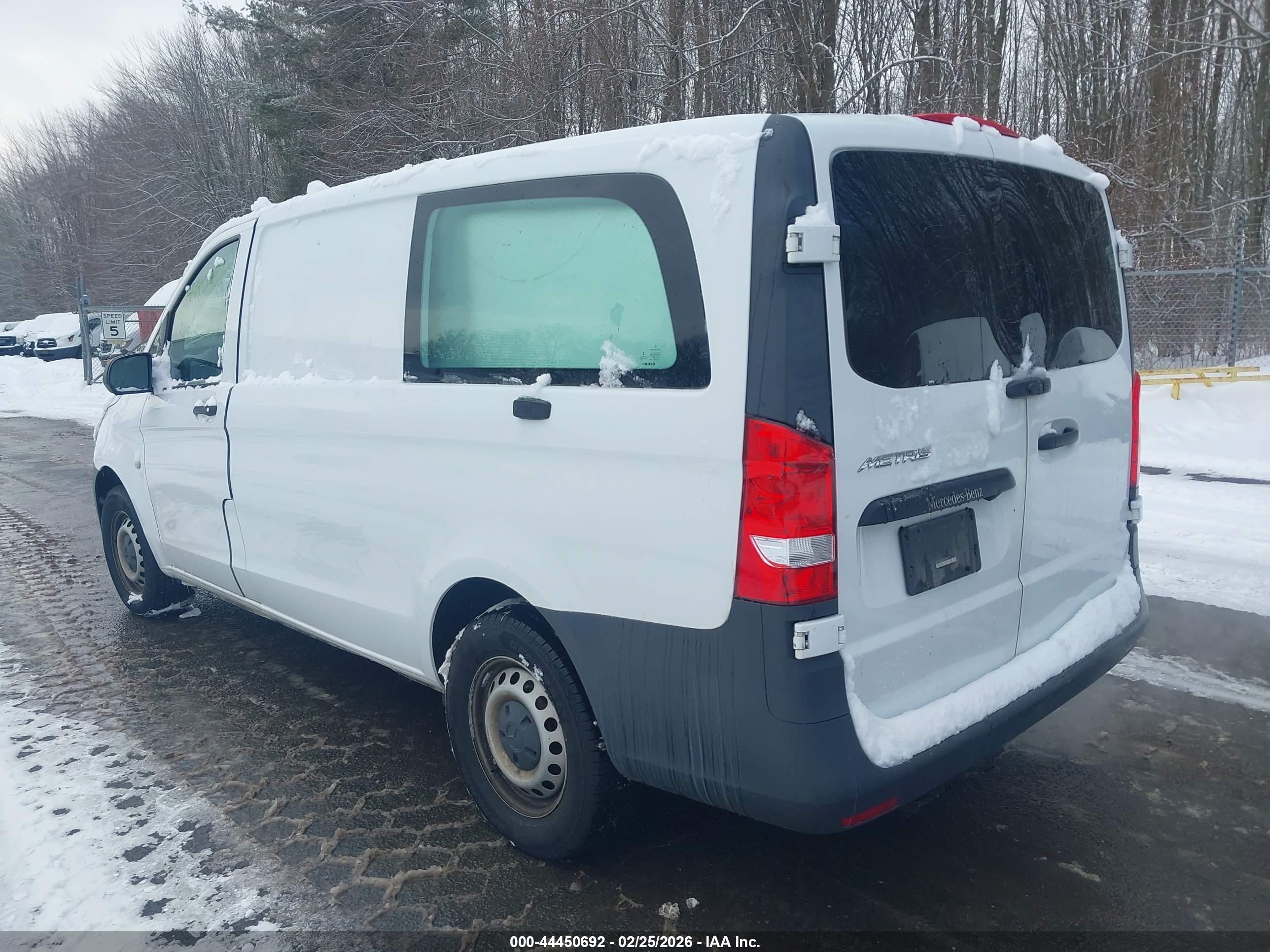 MERCEDES-BENZ METRIS image 3